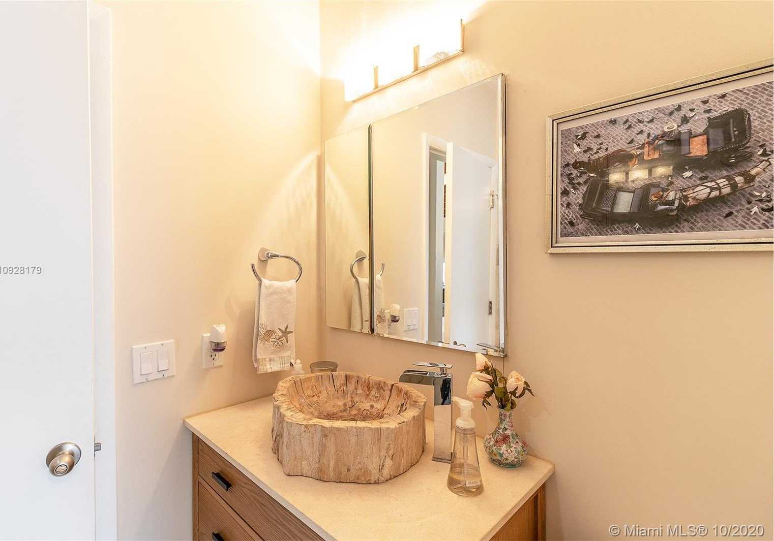 Small Image of 4344 SOUTH DOUGLAS RD, Miami Number 17