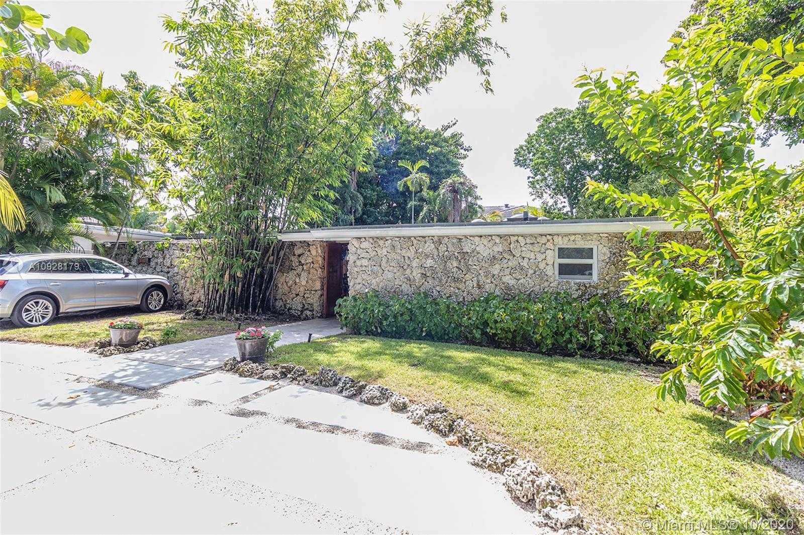 Small Image of 4344 SOUTH DOUGLAS RD, Miami Number 2