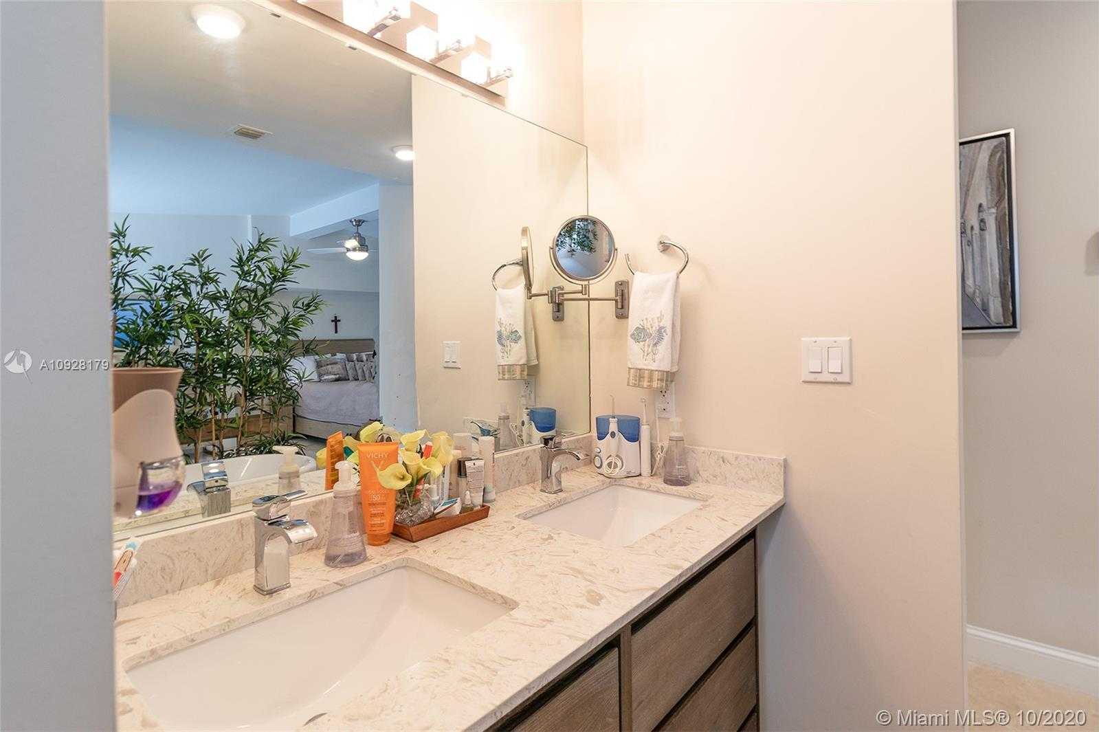 Small Image of 4344 SOUTH DOUGLAS RD, Miami Number 21