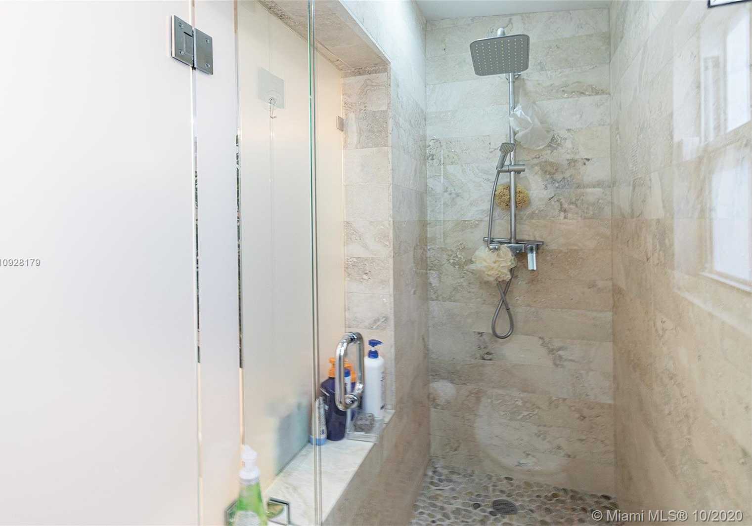 Small Image of 4344 SOUTH DOUGLAS RD, Miami Number 22