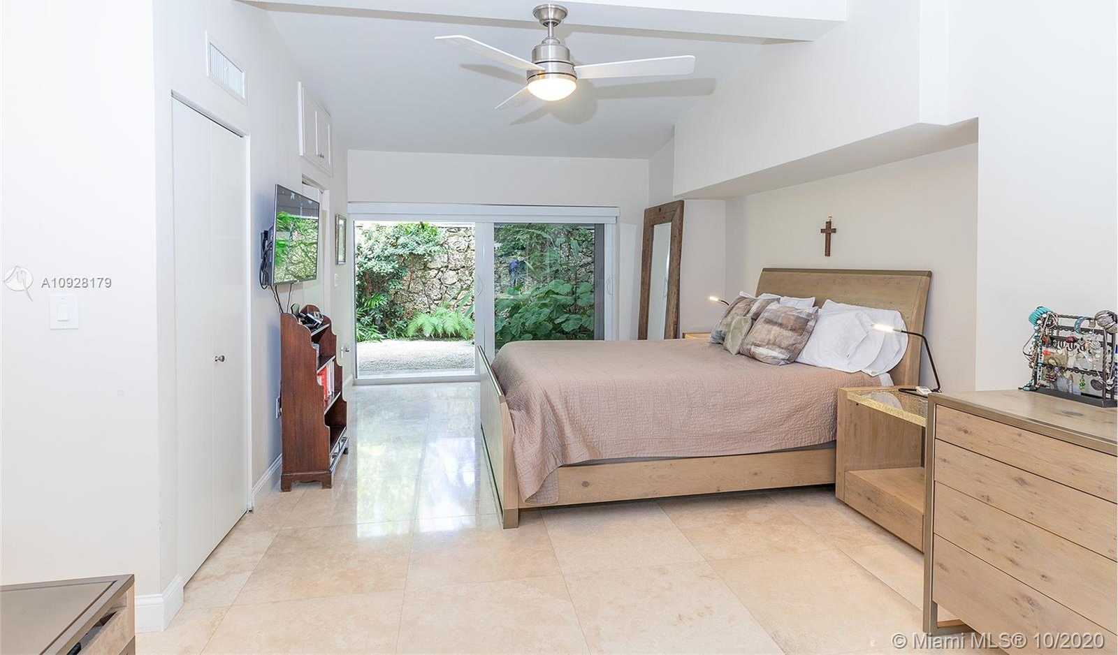 Small Image of 4344 SOUTH DOUGLAS RD, Miami Number 23