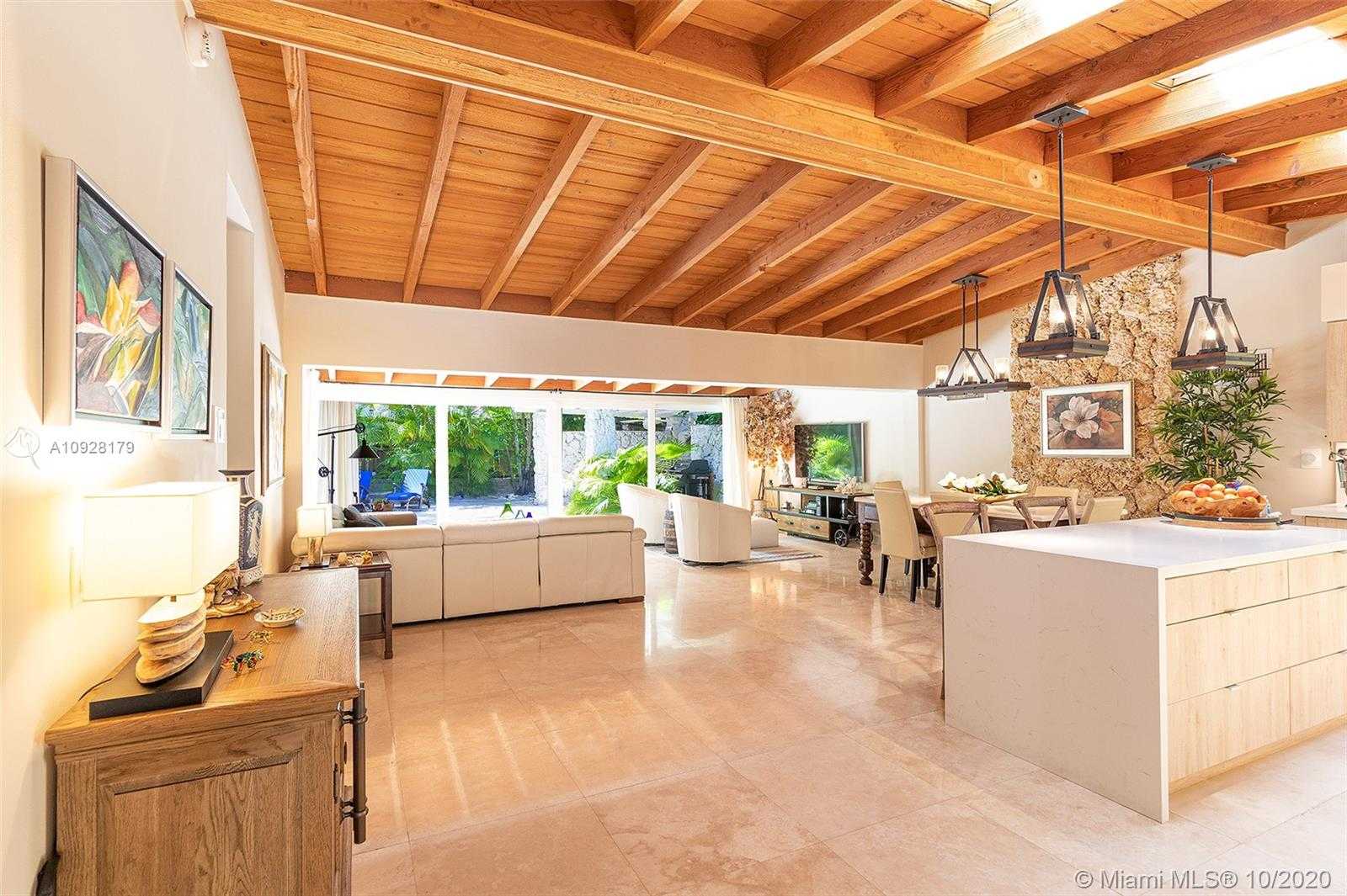 Small Image of 4344 SOUTH DOUGLAS RD, Miami Number 3
