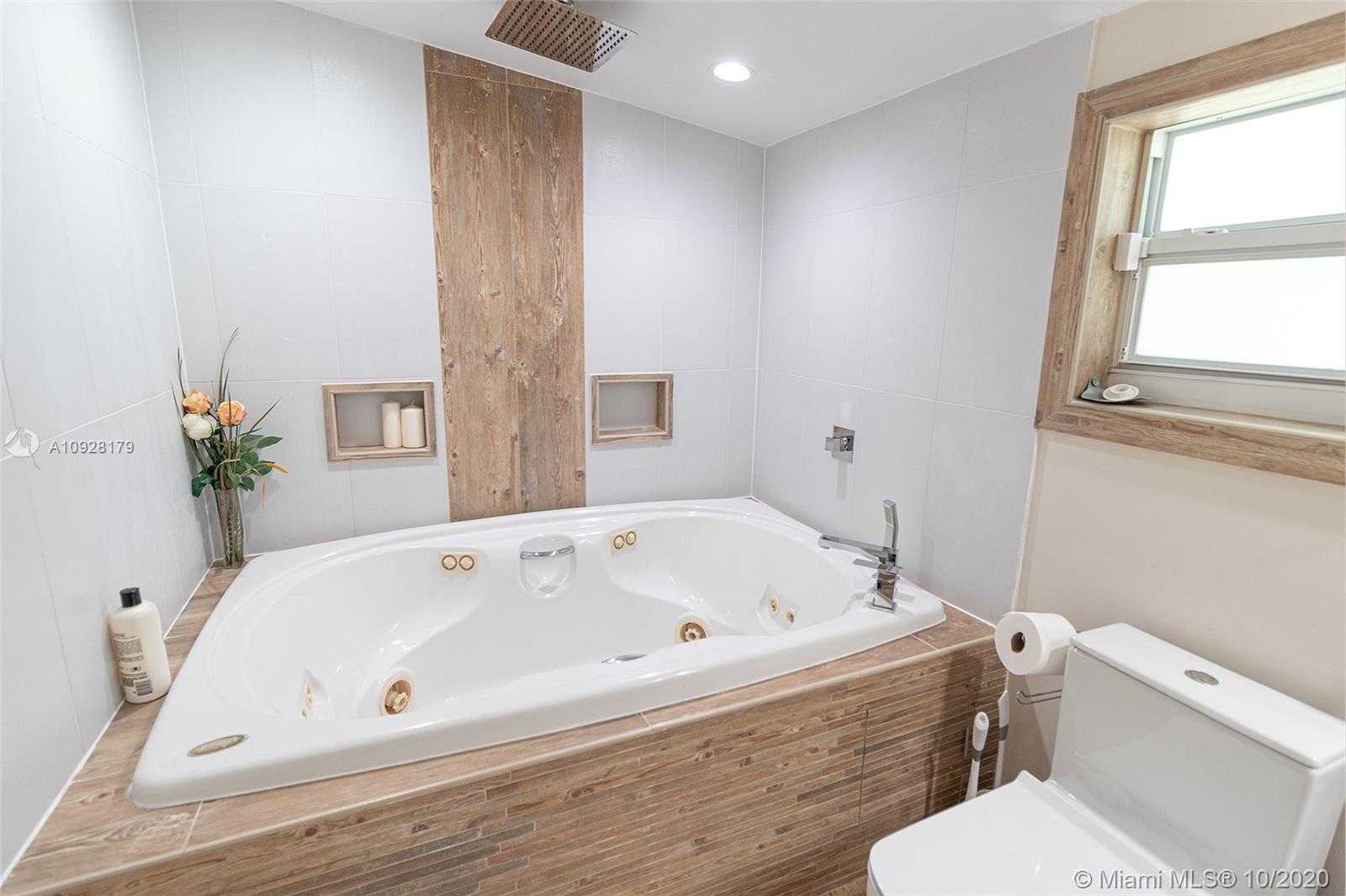 Small Image of 4344 SOUTH DOUGLAS RD, Miami Number 6