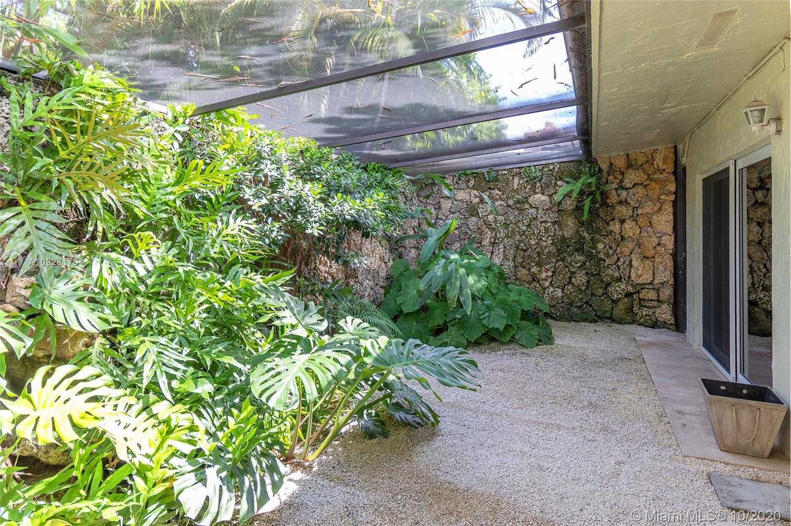 Small Image of 4344 SOUTH DOUGLAS RD, Miami Number 7