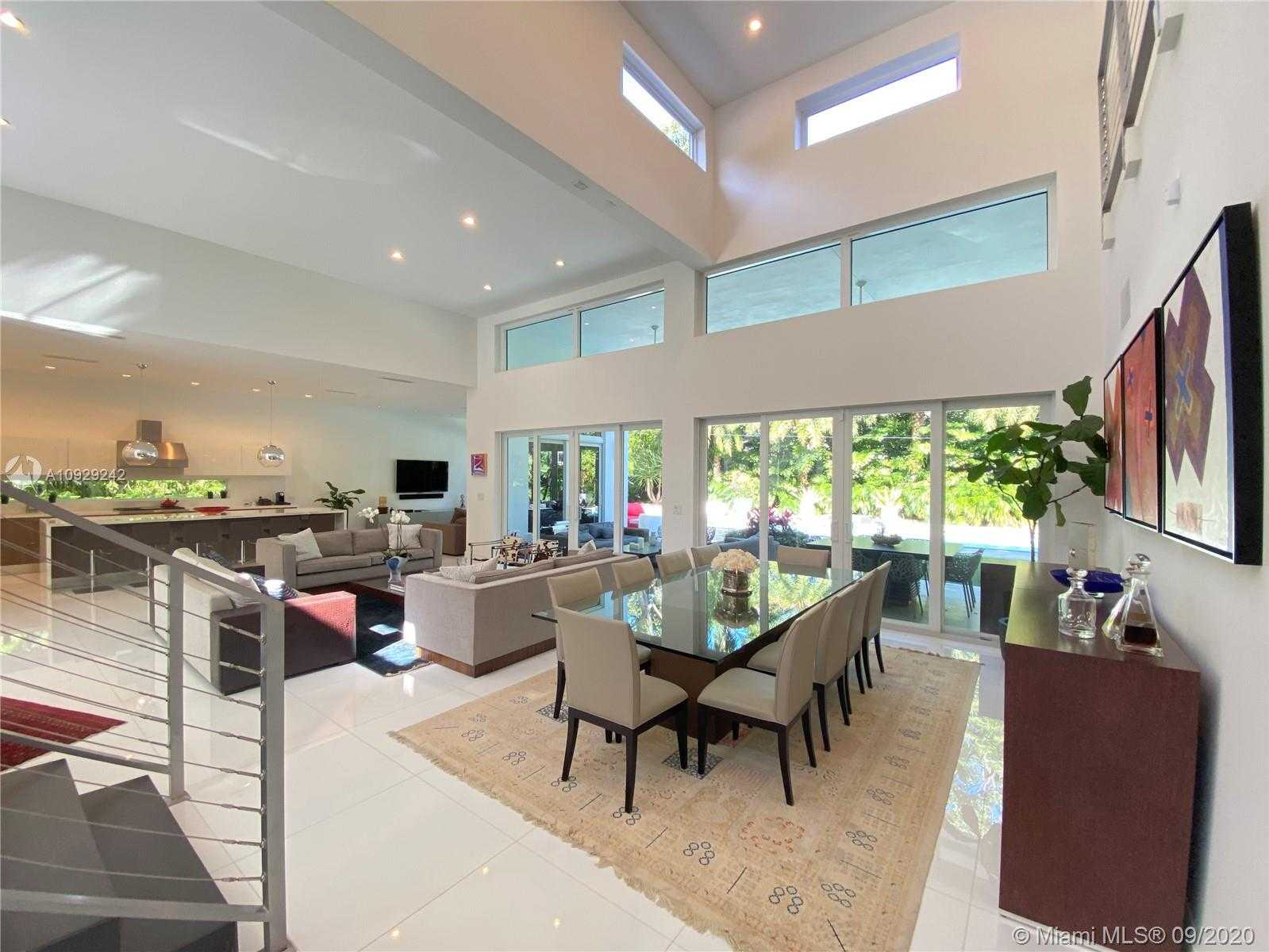 Small Image of 3925 LEAFY WAY, Miami Number 12