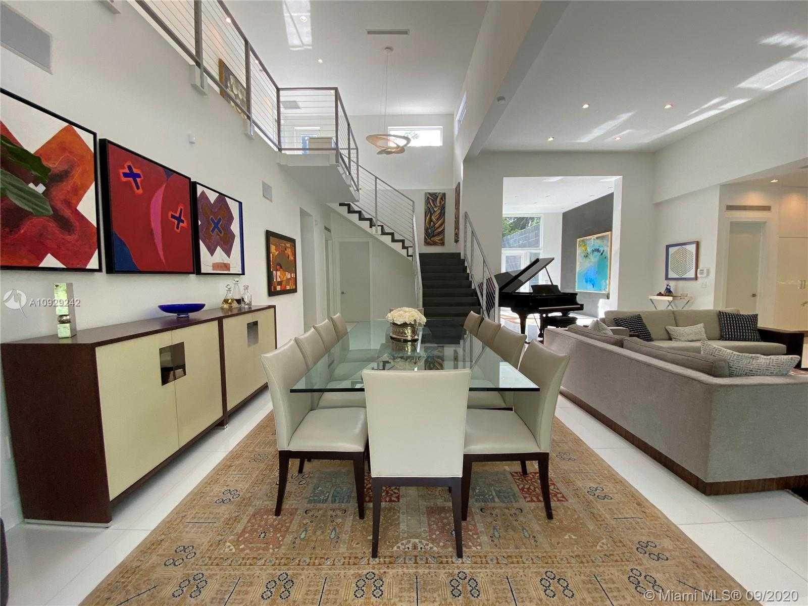 Small Image of 3925 LEAFY WAY, Miami Number 13
