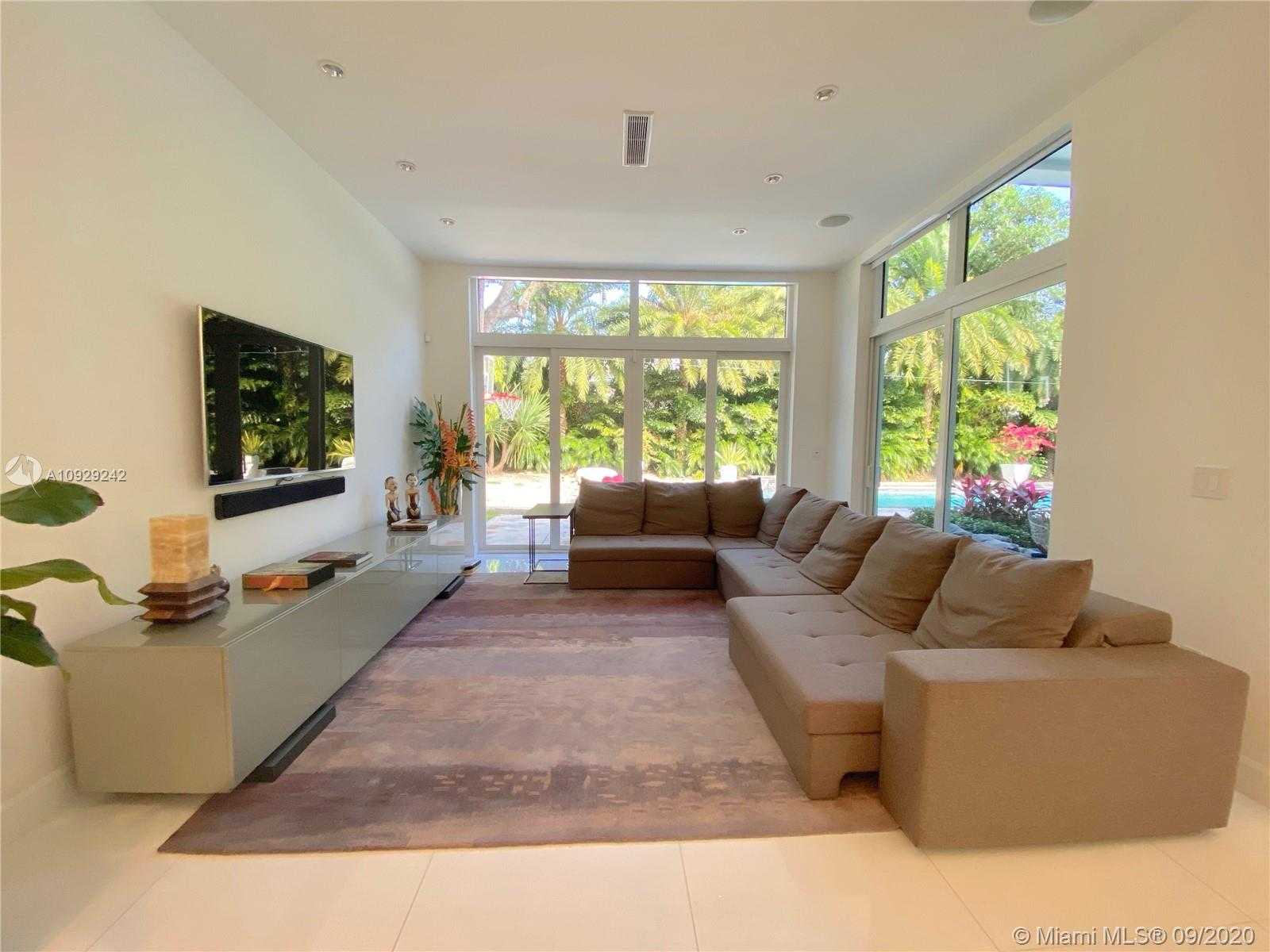 Small Image of 3925 LEAFY WAY, Miami Number 15