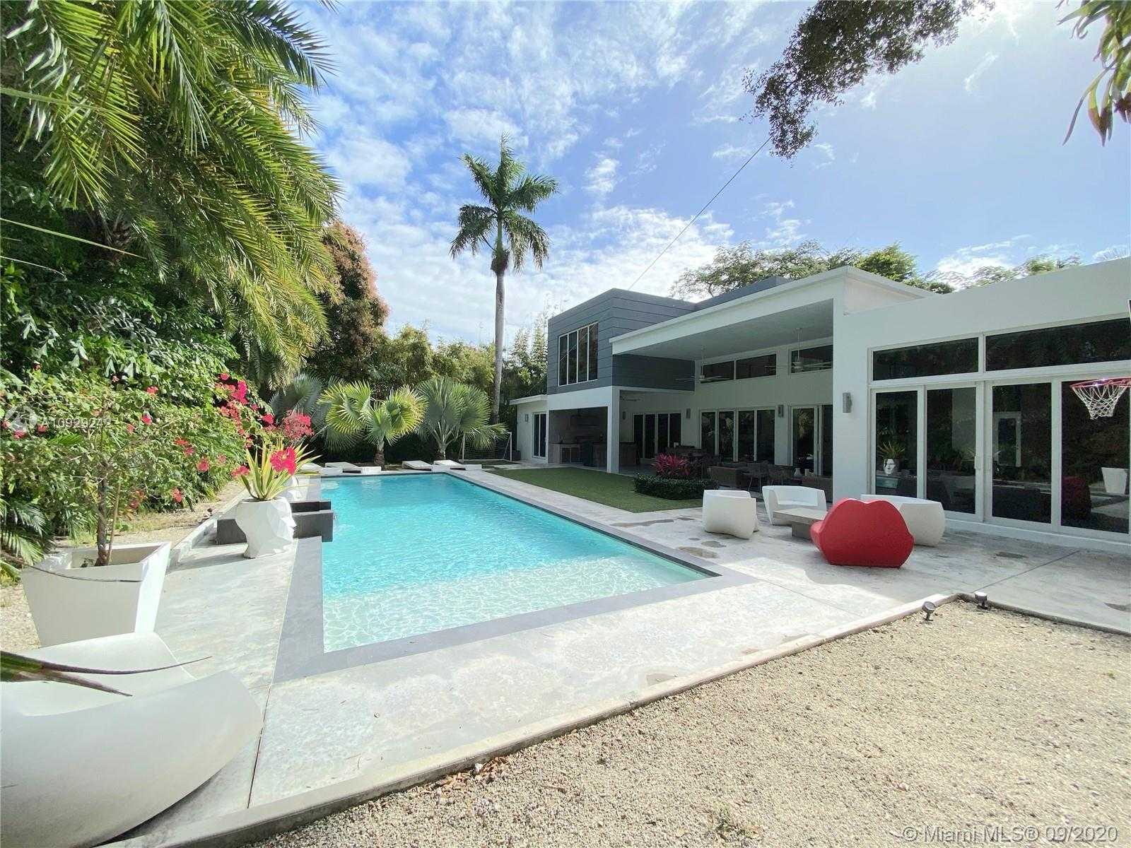 Small Image of 3925 LEAFY WAY, Miami Number 20