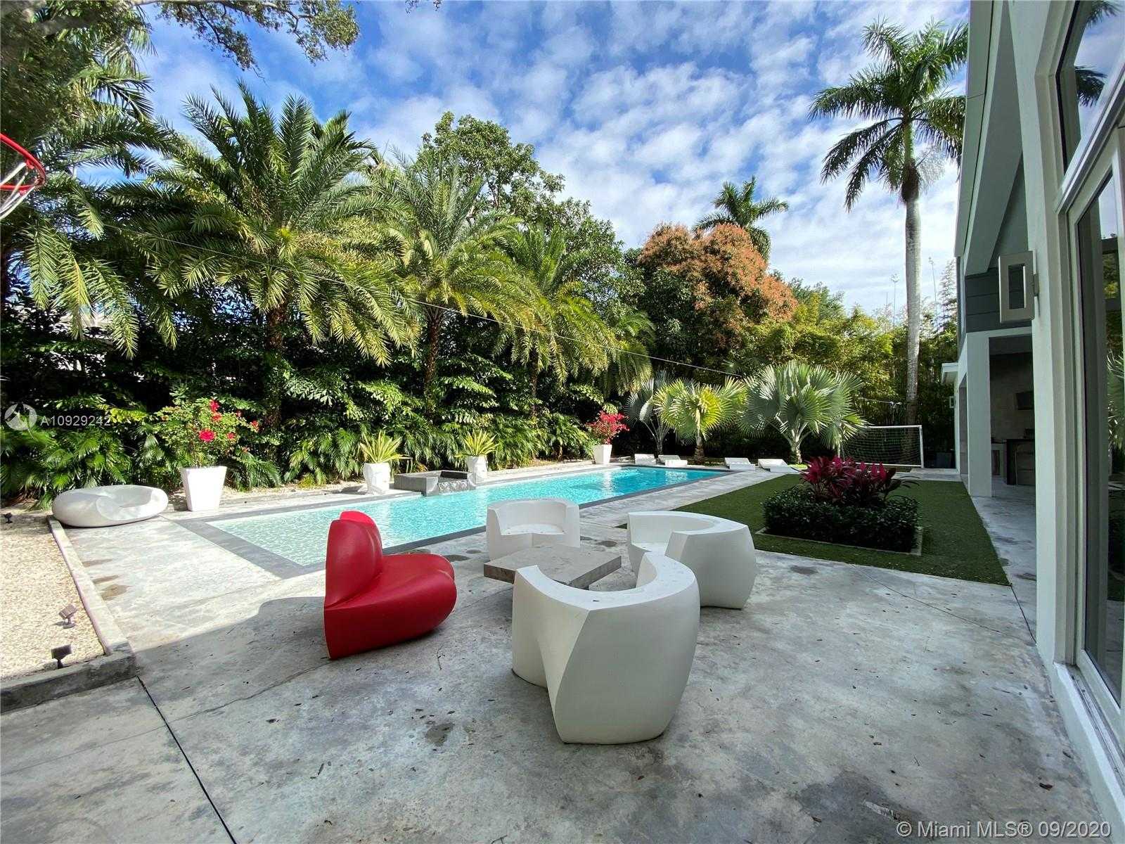 Small Image of 3925 LEAFY WAY, Miami Number 21