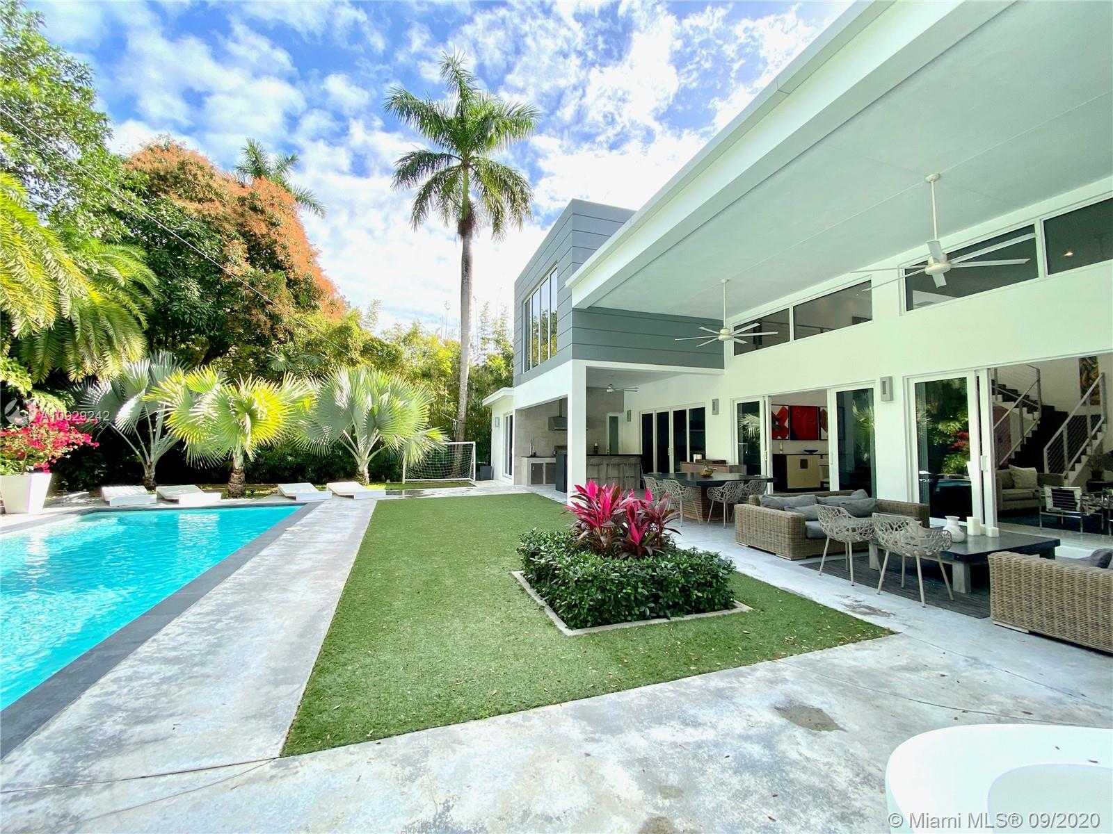 Small Image of 3925 LEAFY WAY, Miami Number 22