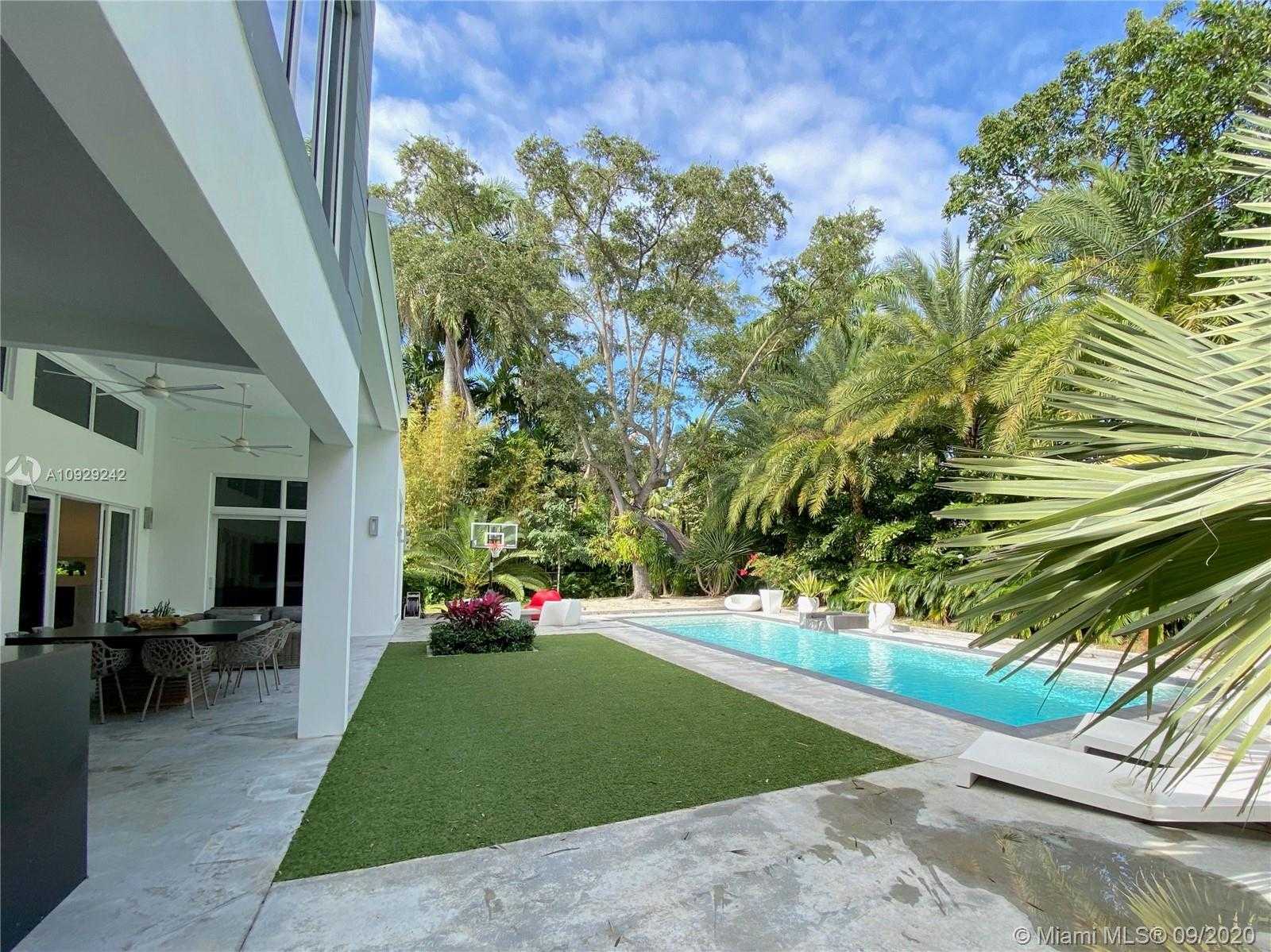 Small Image of 3925 LEAFY WAY, Miami Number 23