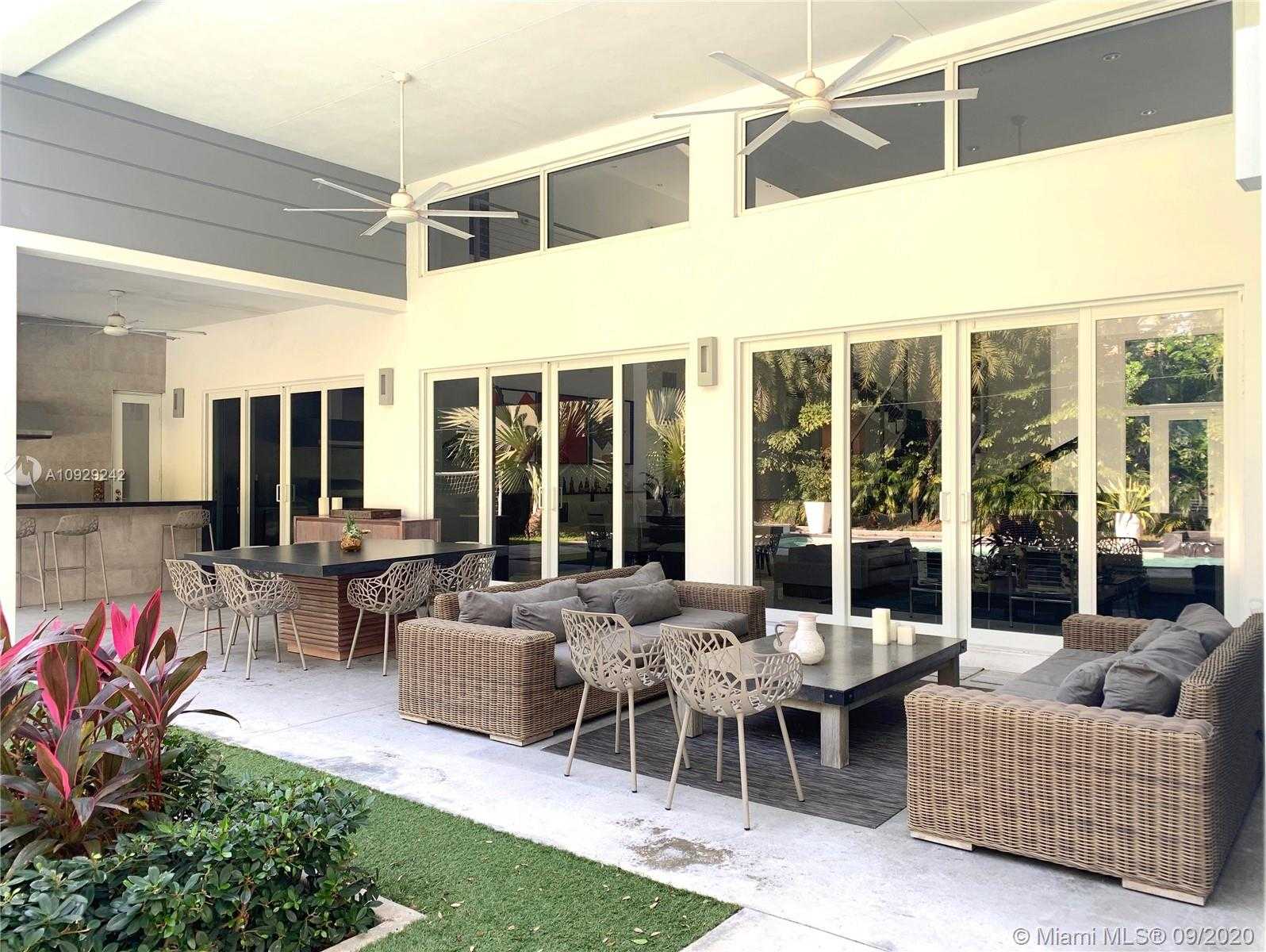 Small Image of 3925 LEAFY WAY, Miami Number 24