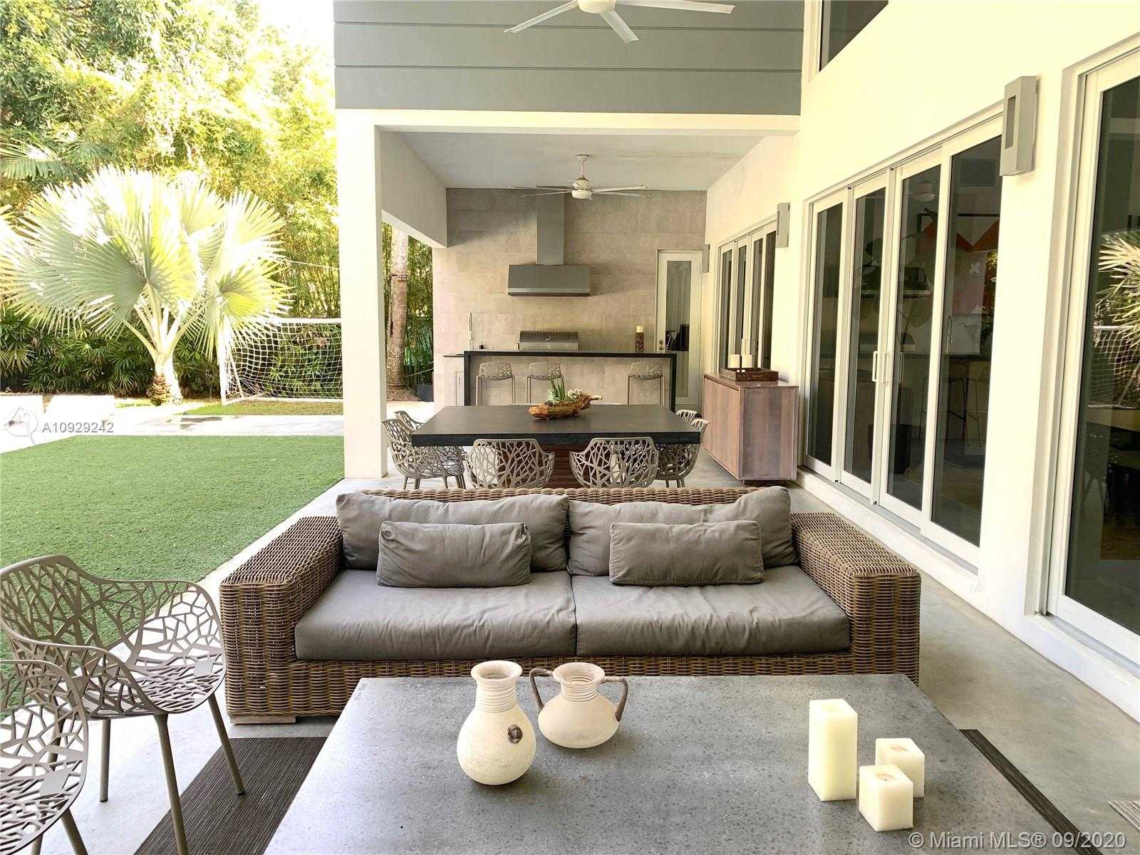 Small Image of 3925 LEAFY WAY, Miami Number 26