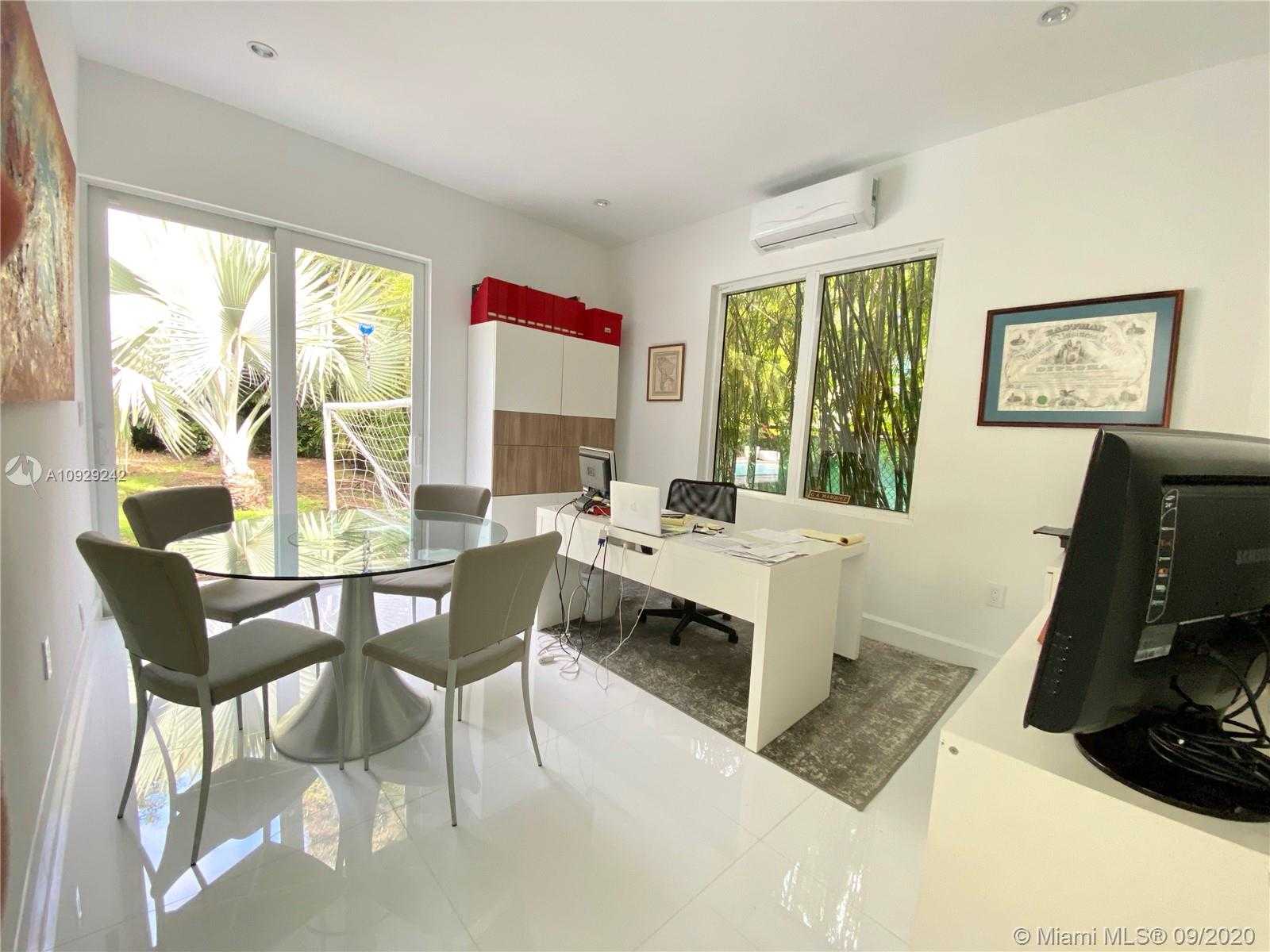Small Image of 3925 LEAFY WAY, Miami Number 29