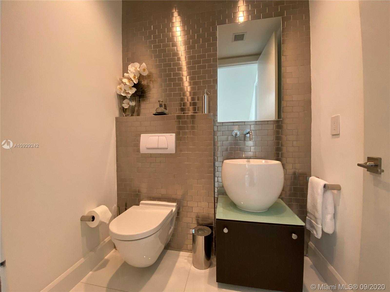 Small Image of 3925 LEAFY WAY, Miami Number 30