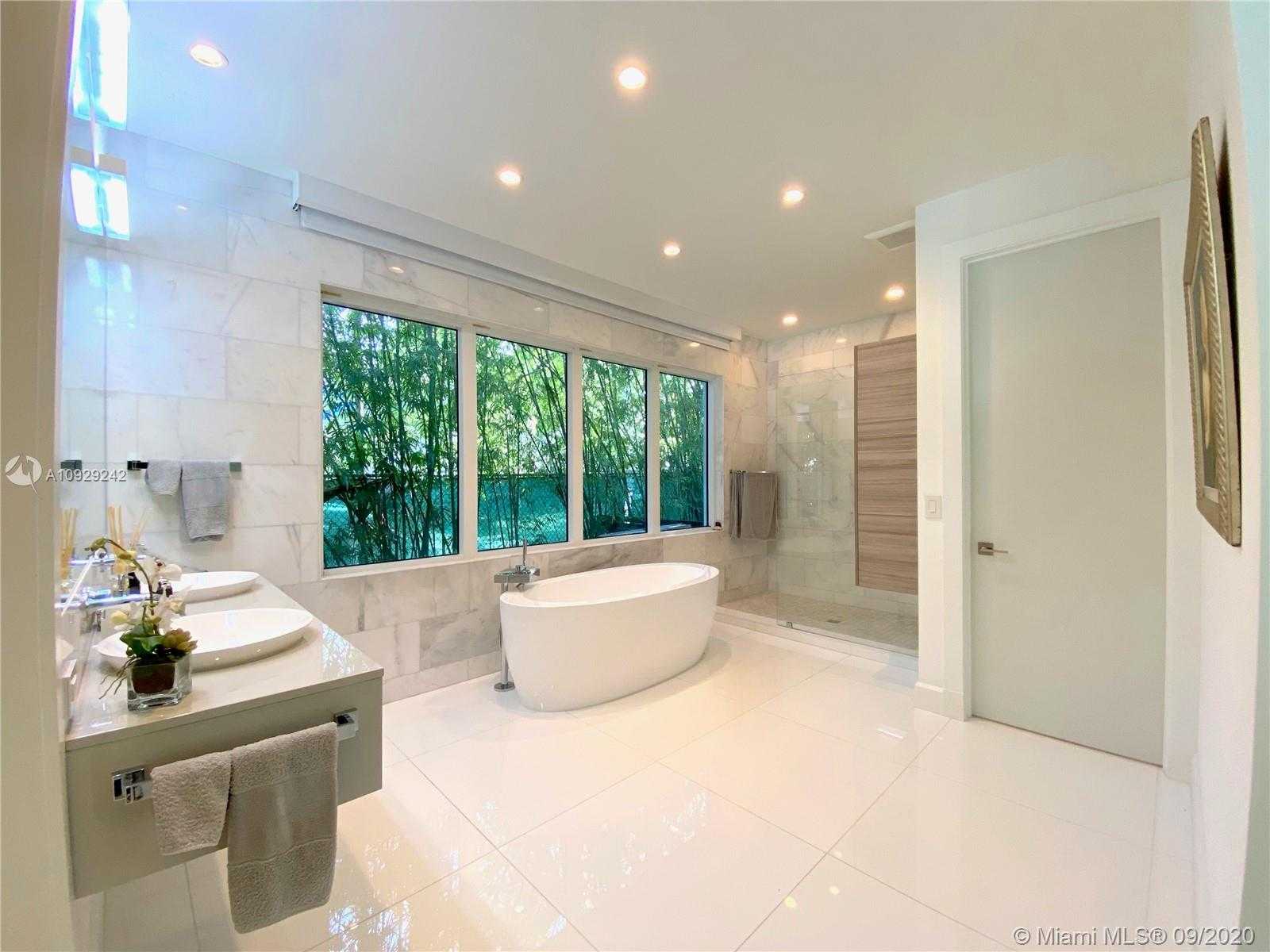 Small Image of 3925 LEAFY WAY, Miami Number 33