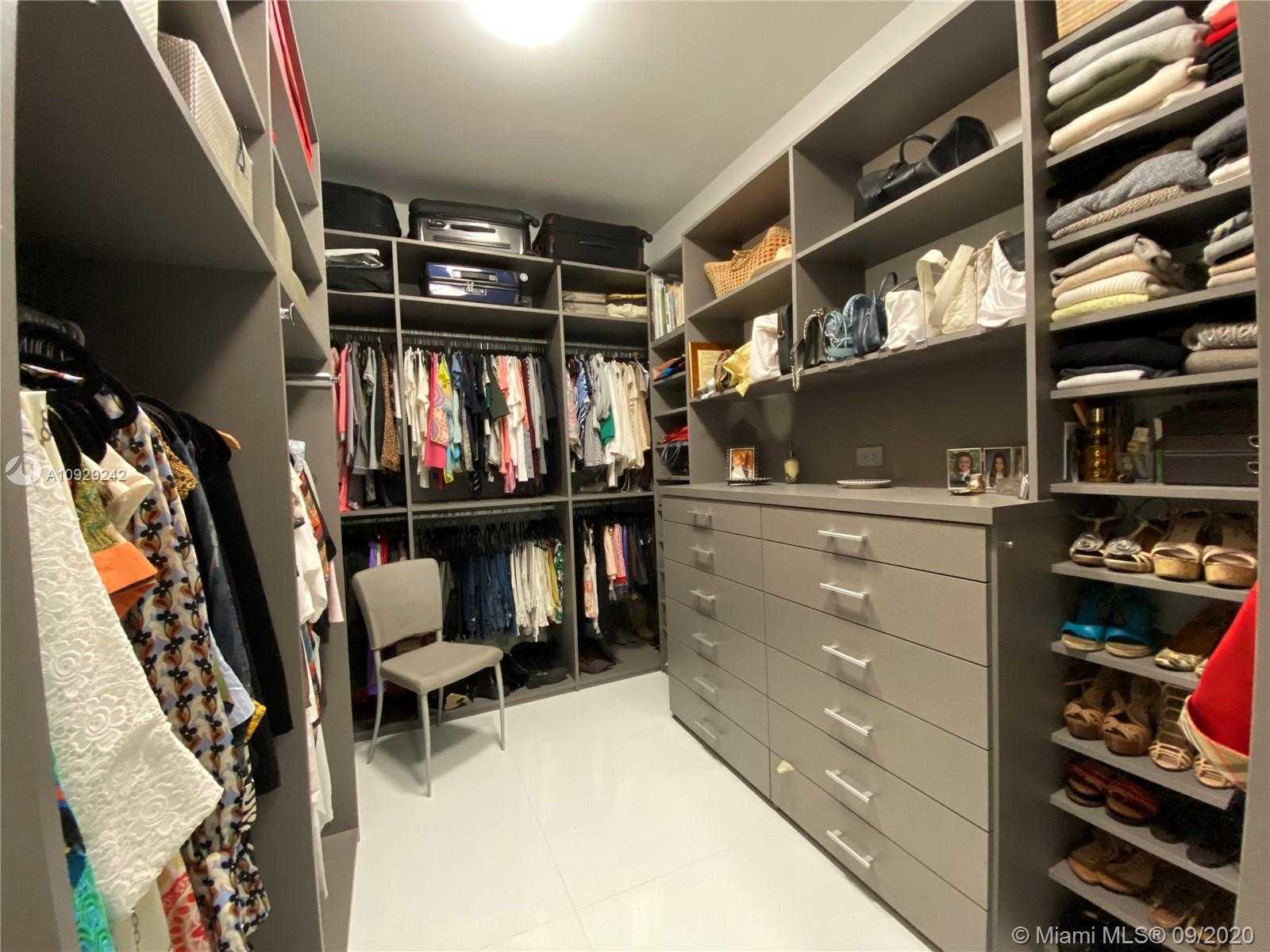 Small Image of 3925 LEAFY WAY, Miami Number 35