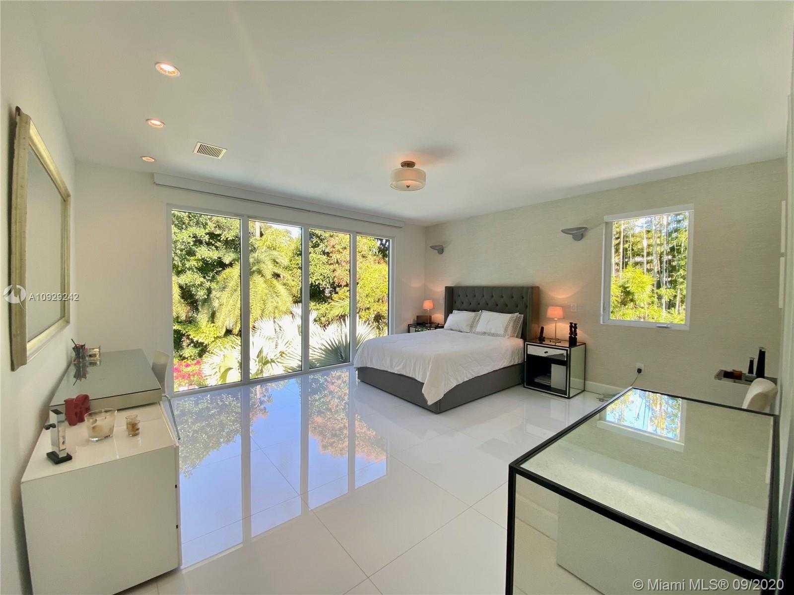Small Image of 3925 LEAFY WAY, Miami Number 41