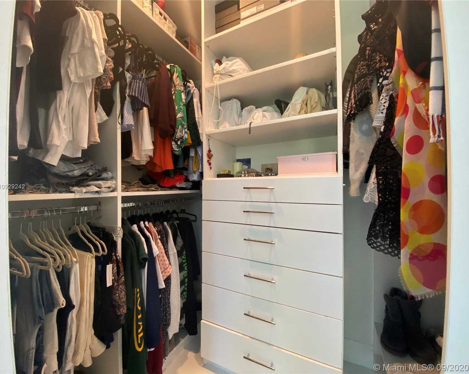 Small Image of 3925 LEAFY WAY, Miami Number 43