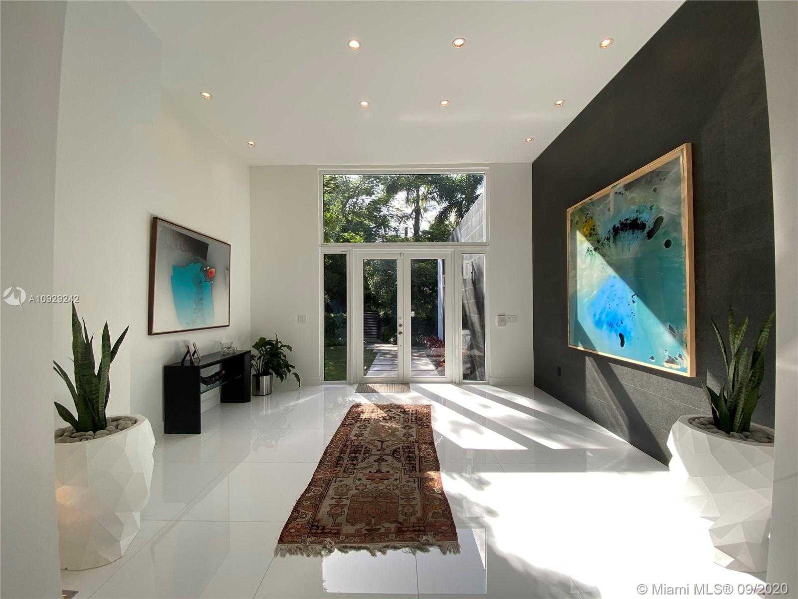 Small Image of 3925 LEAFY WAY, Miami Number 5