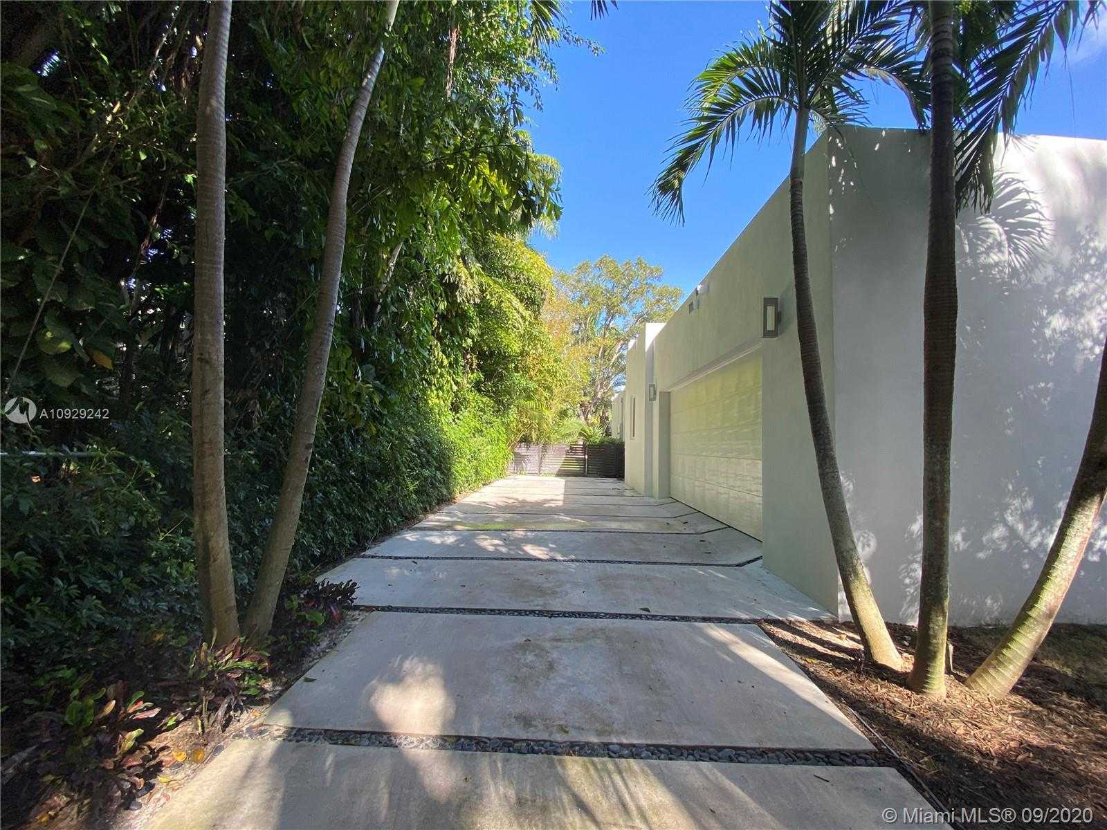 Small Image of 3925 LEAFY WAY, Miami Number 52