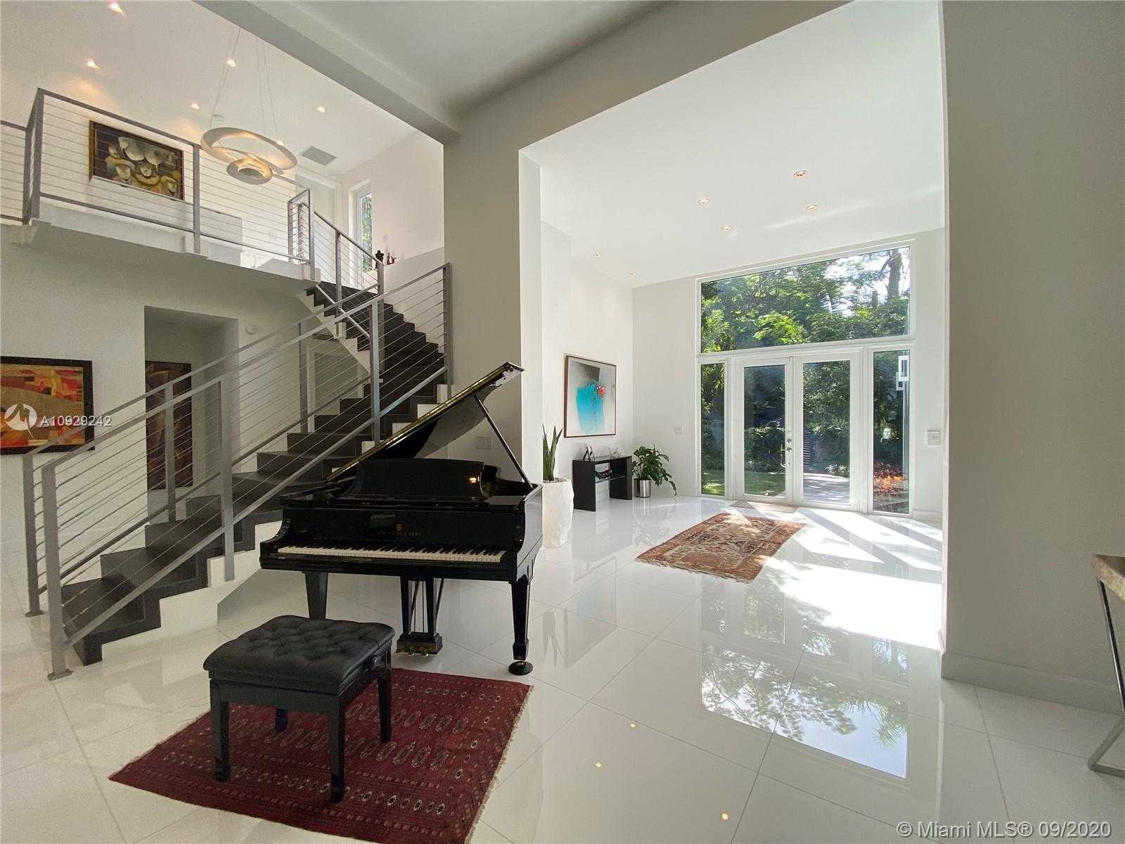 Small Image of 3925 LEAFY WAY, Miami Number 6