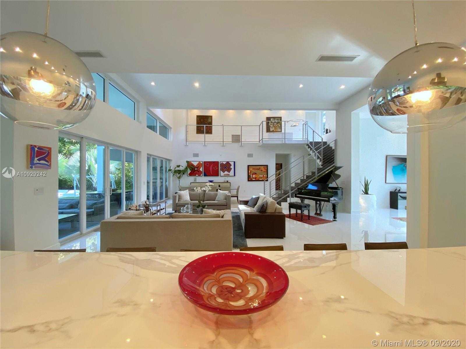 Small Image of 3925 LEAFY WAY, Miami Number 7
