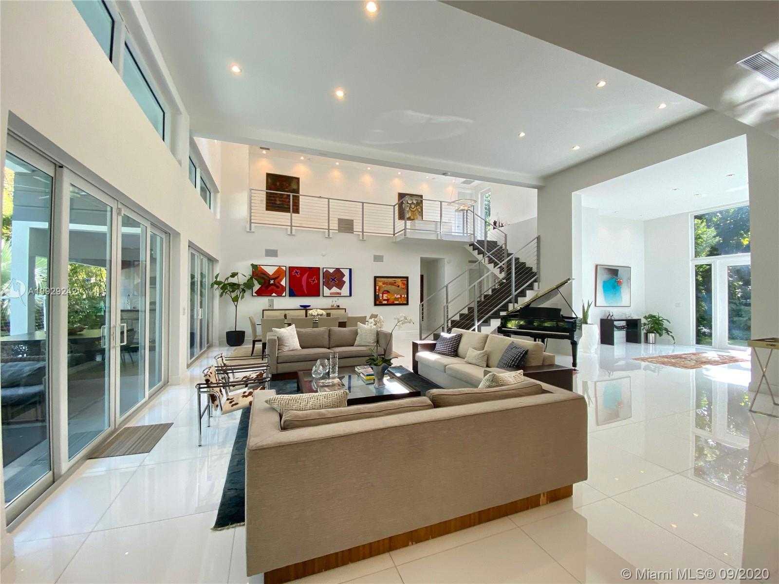 Small Image of 3925 LEAFY WAY, Miami Number 8