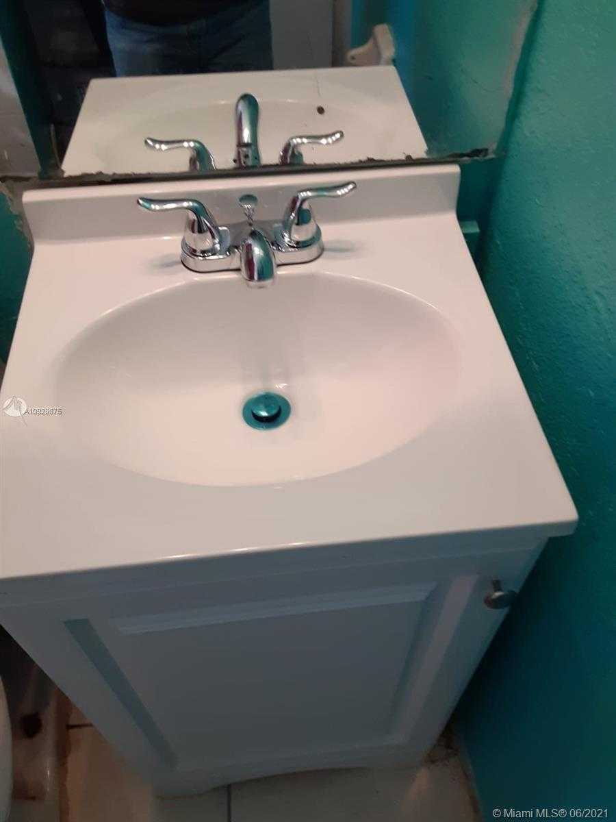 Small Image of 2550 NORTH WEST 4TH CT, Pompano Beach Number 8