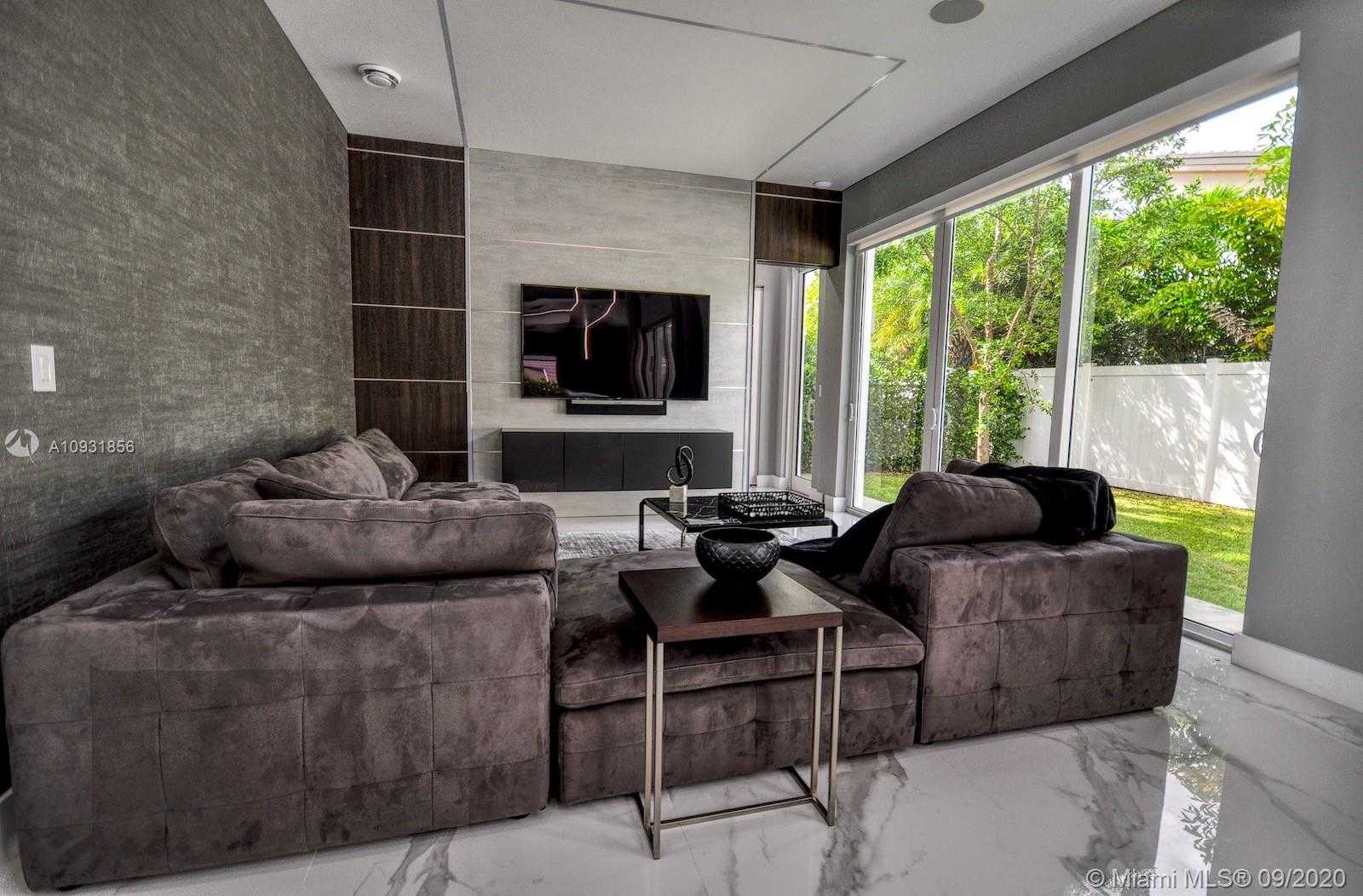 Small Image of 10223 NORTH WEST 75TH TER, Doral Number 21