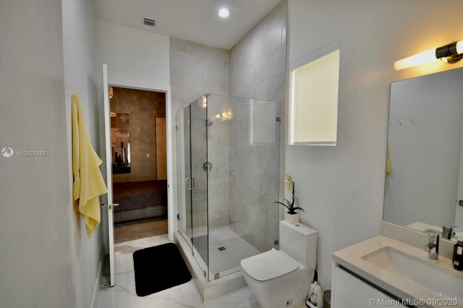 Small Image of 10223 NORTH WEST 75TH TER, Doral Number 25