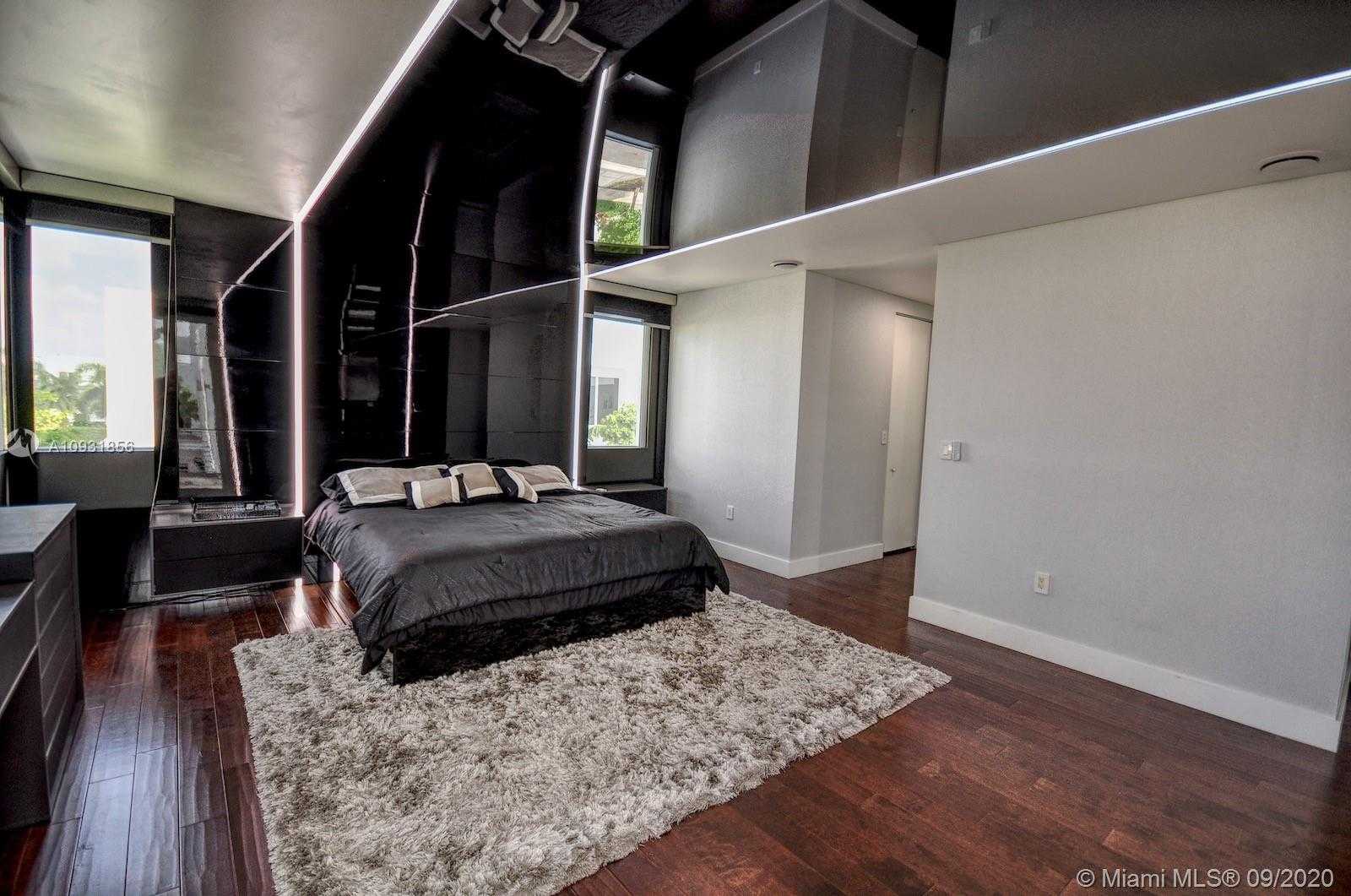 Small Image of 10223 NORTH WEST 75TH TER, Doral Number 35