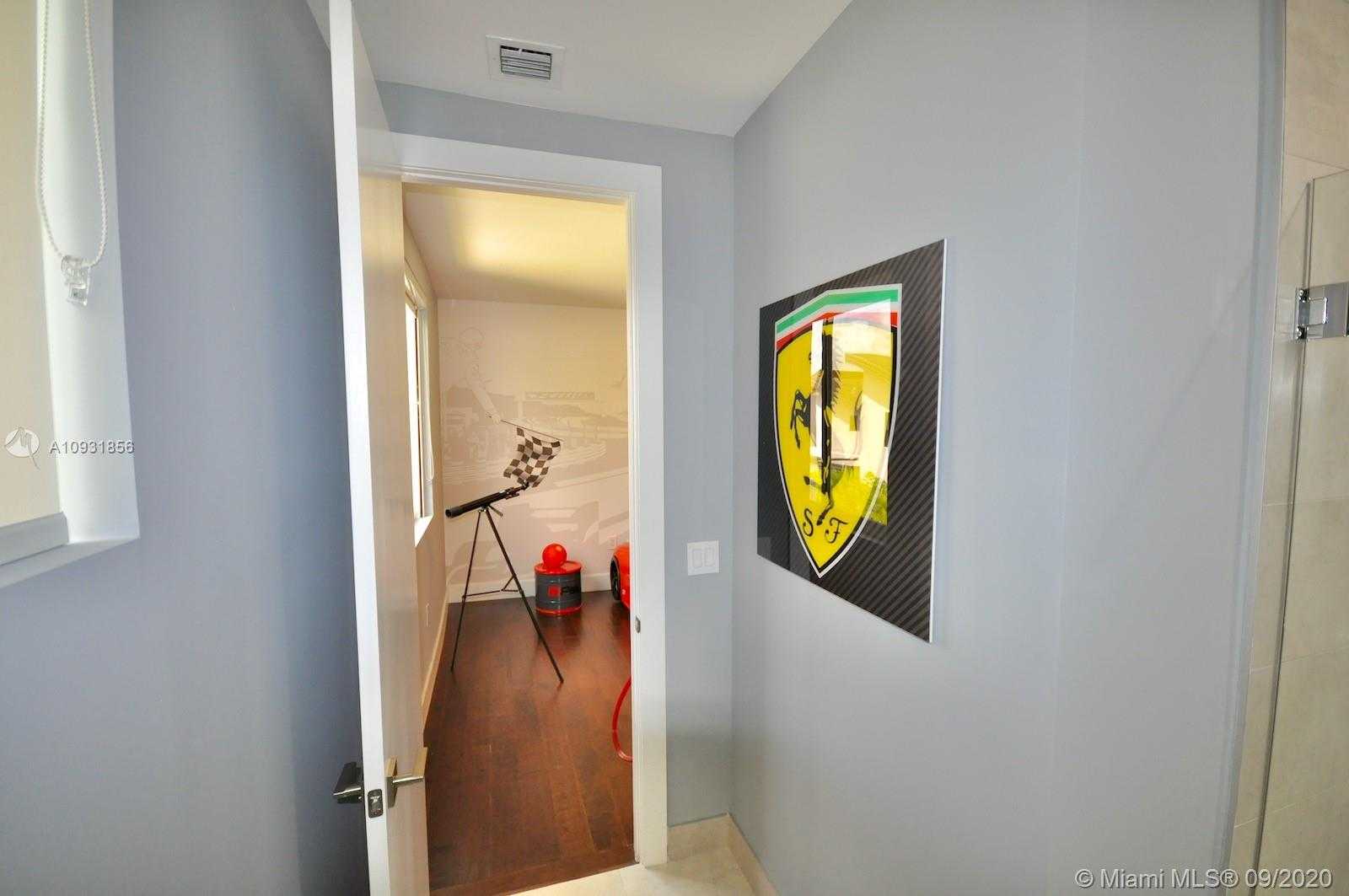 Small Image of 10223 NORTH WEST 75TH TER, Doral Number 38
