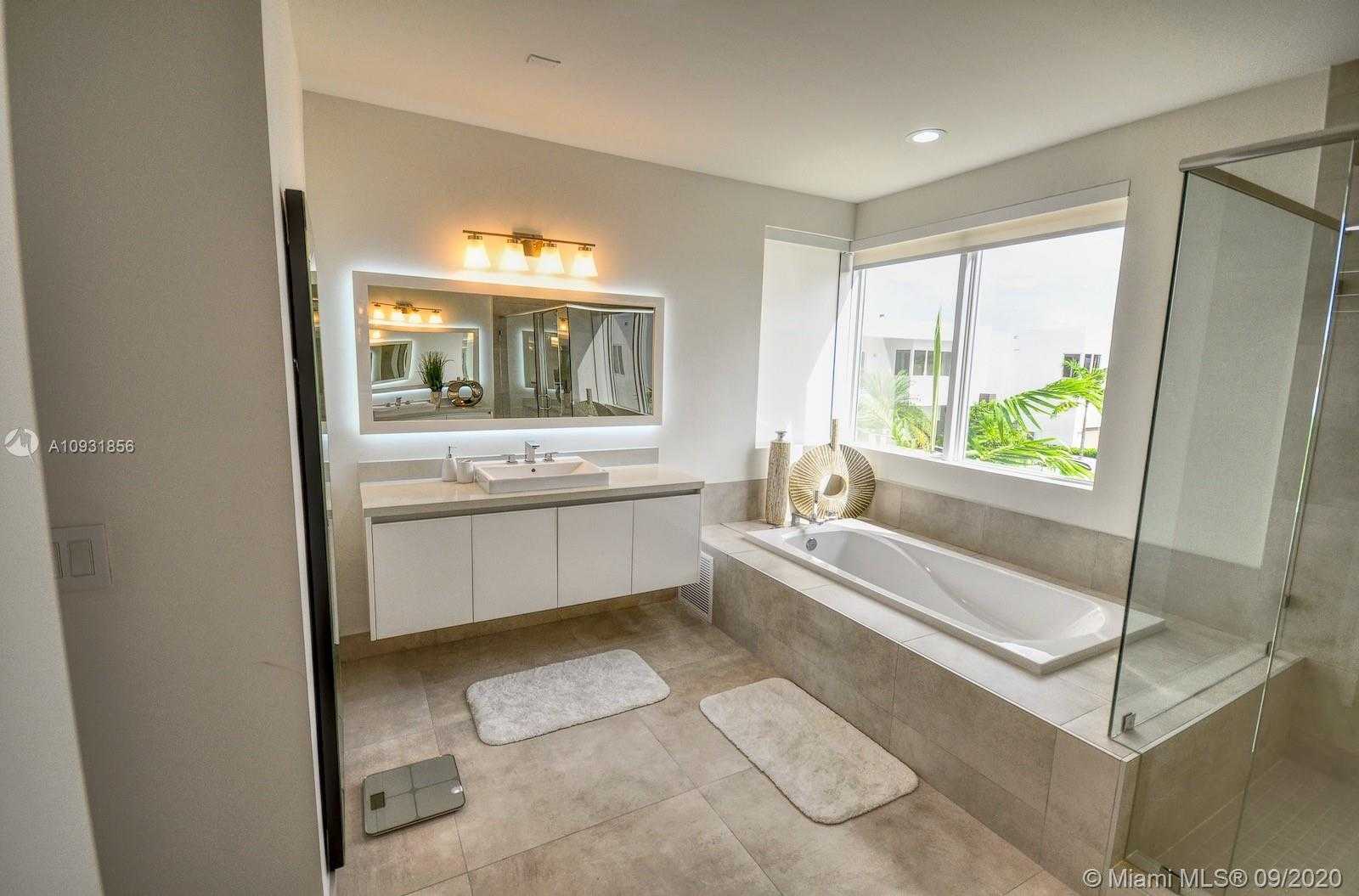 Small Image of 10223 NORTH WEST 75TH TER, Doral Number 46