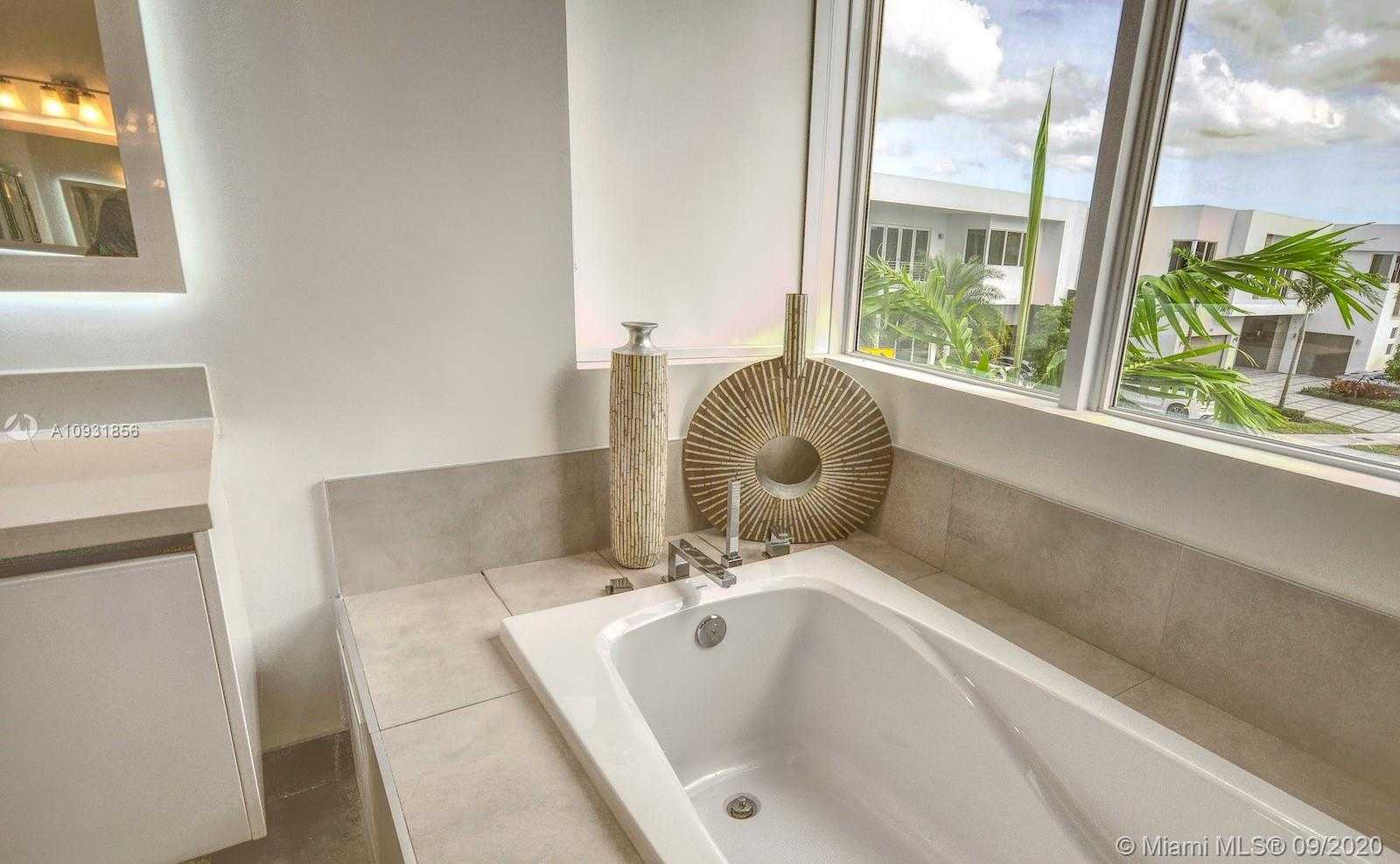 Small Image of 10223 NORTH WEST 75TH TER, Doral Number 47