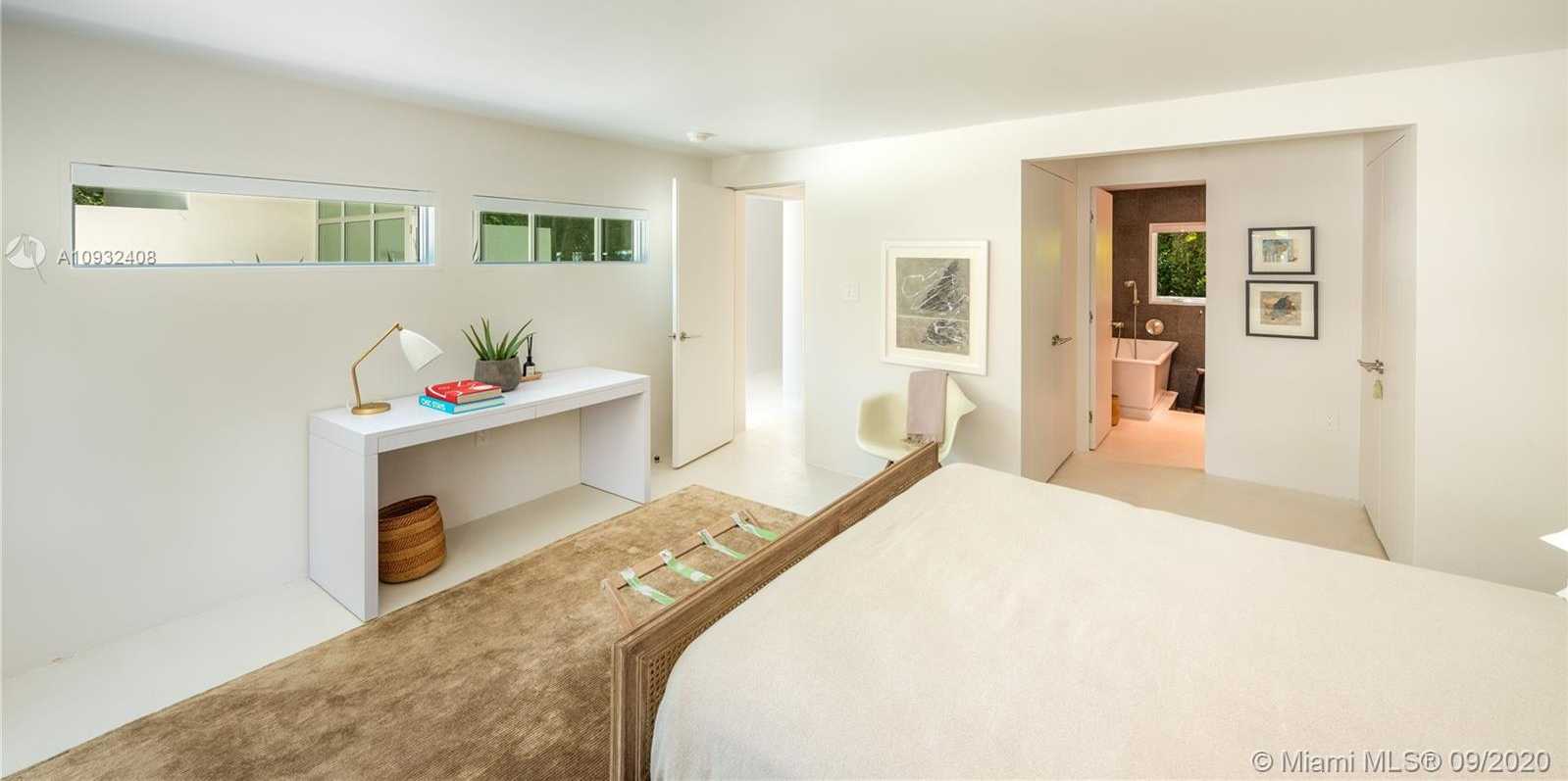 Small Image of 3470 NORTH MOORINGS WAY, Miami Number 22