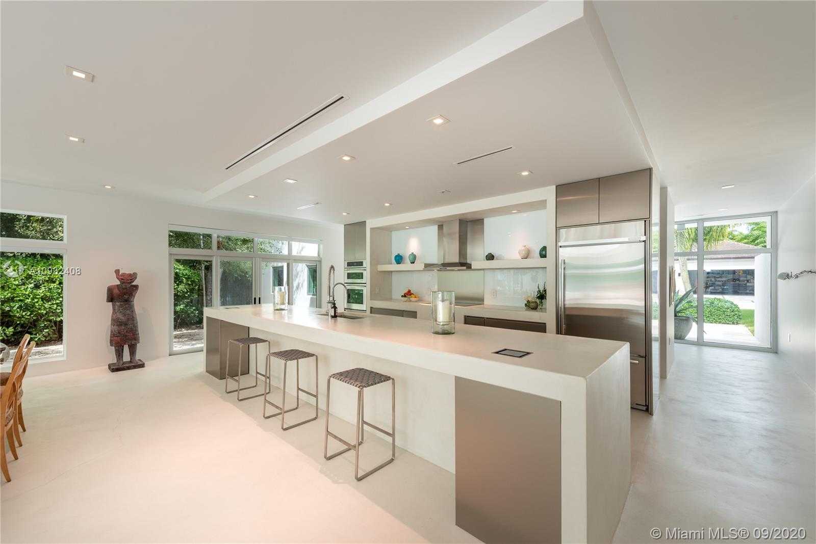 Small Image of 3470 NORTH MOORINGS WAY, Miami Number 3