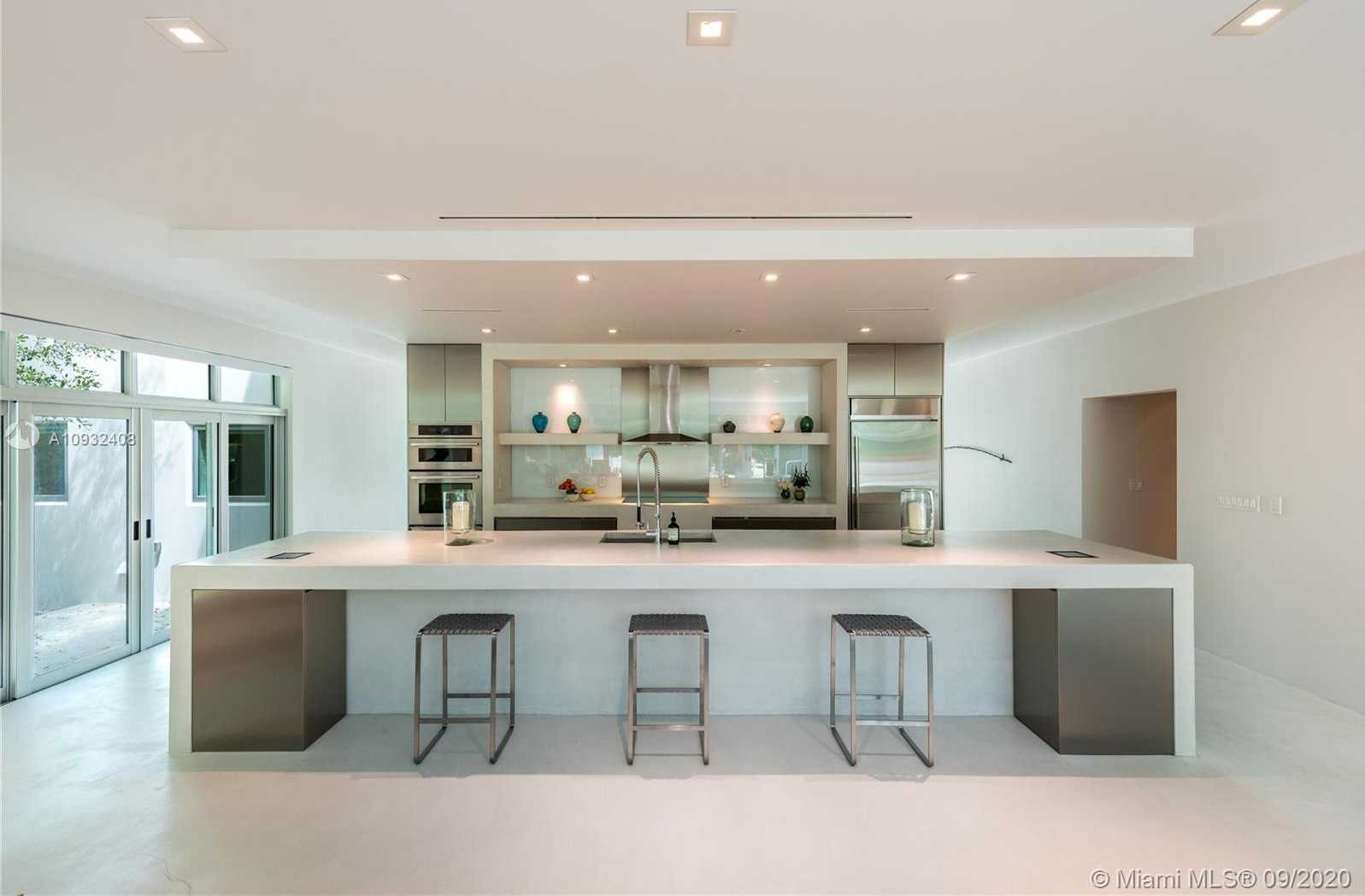 Small Image of 3470 NORTH MOORINGS WAY, Miami Number 4