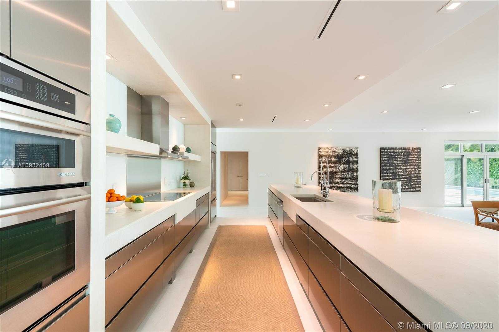 Small Image of 3470 NORTH MOORINGS WAY, Miami Number 5