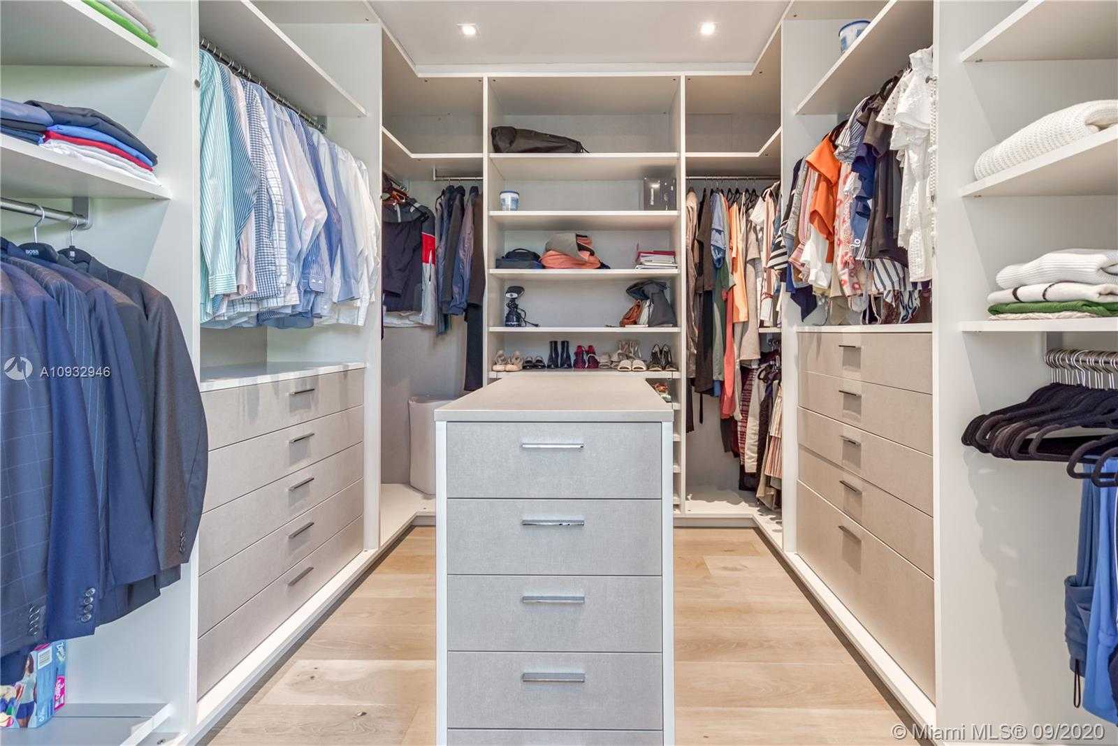 Small Image of 151 BUTTONWOOD DR, Key Biscayne Number 10