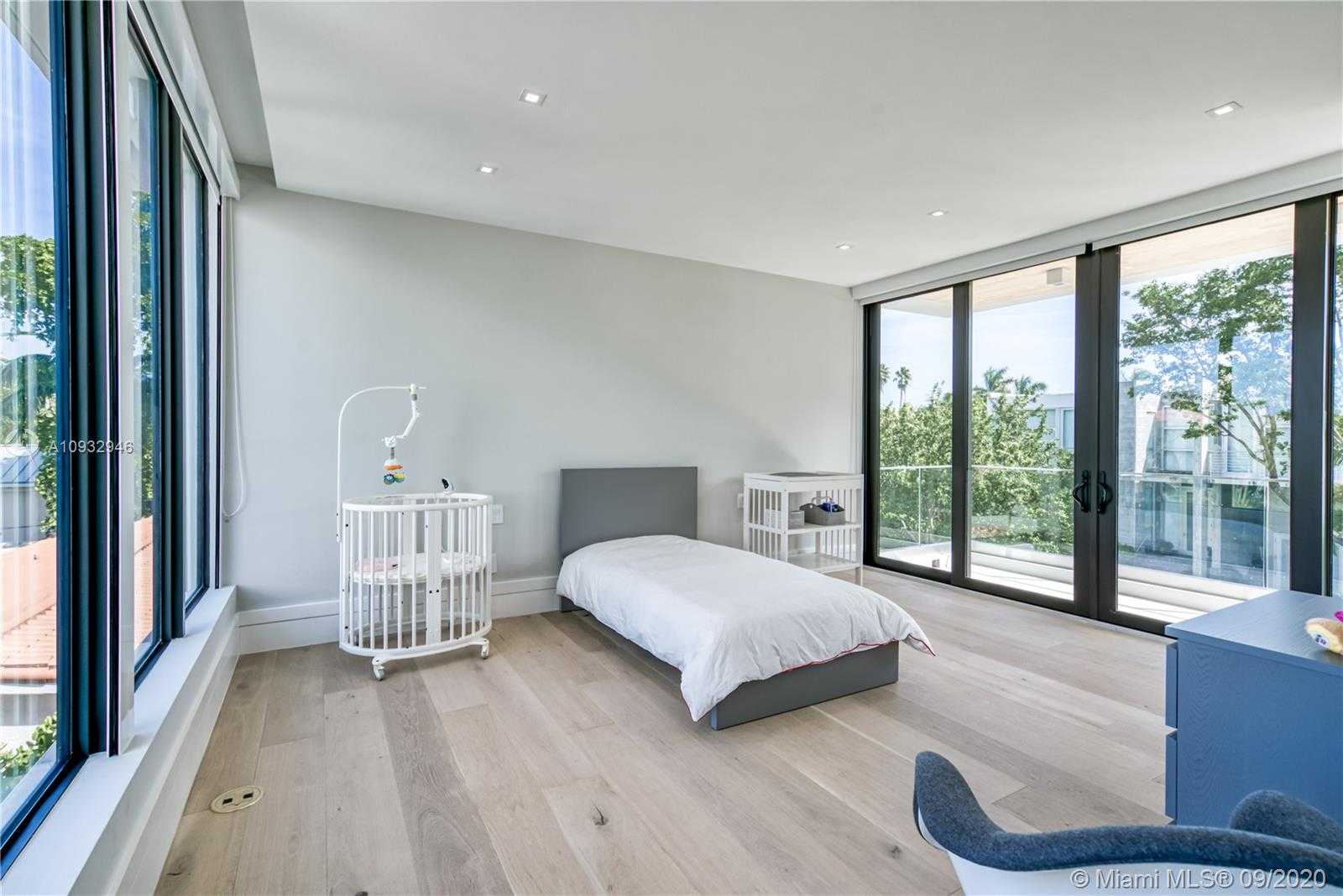 Small Image of 151 BUTTONWOOD DR, Key Biscayne Number 13