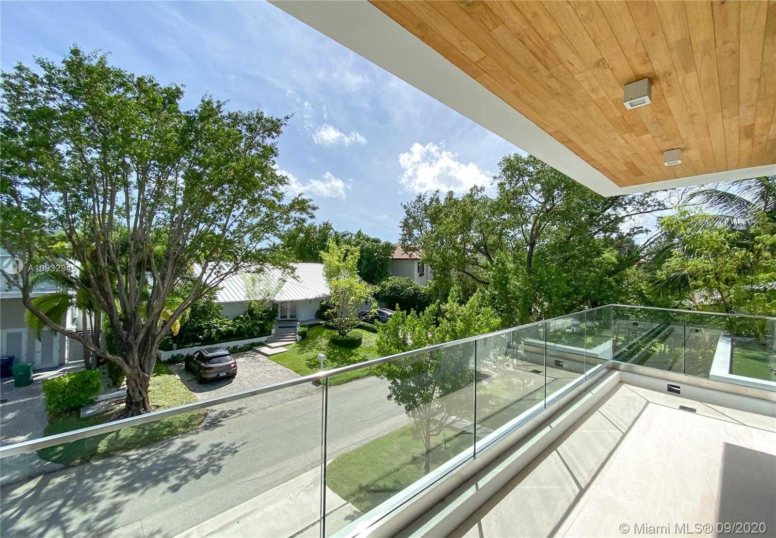 Small Image of 151 BUTTONWOOD DR, Key Biscayne Number 16