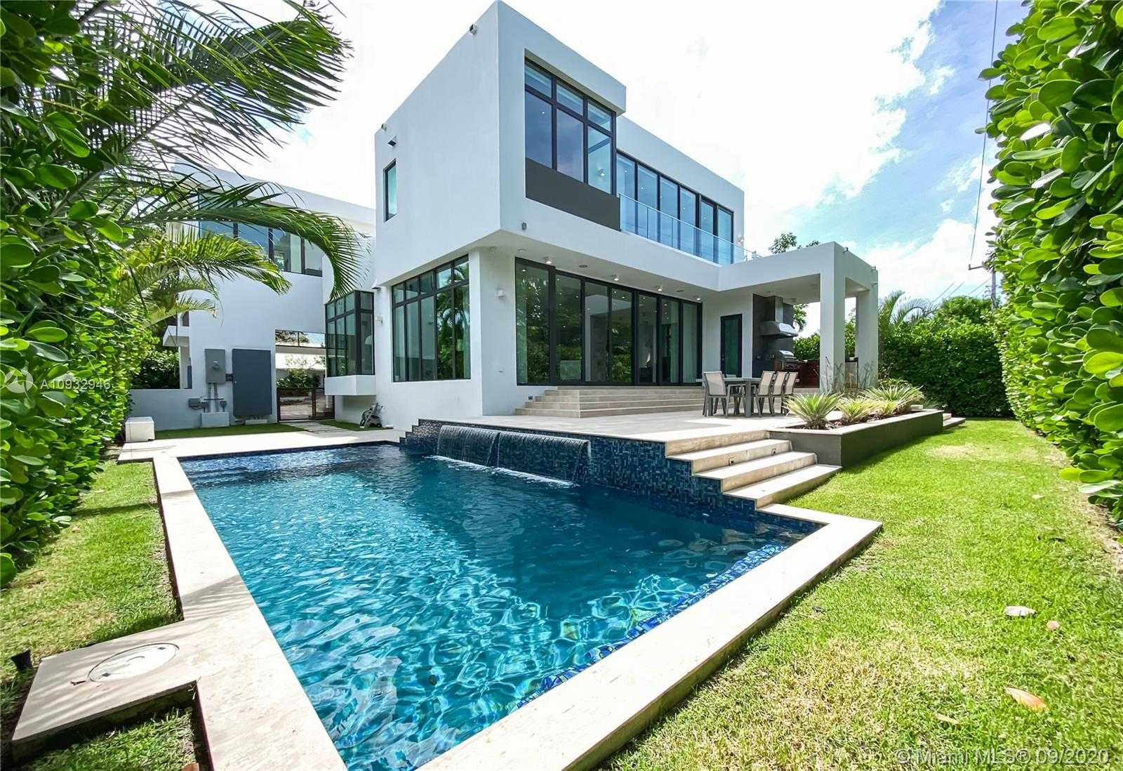 Small Image of 151 BUTTONWOOD DR, Key Biscayne Number 2