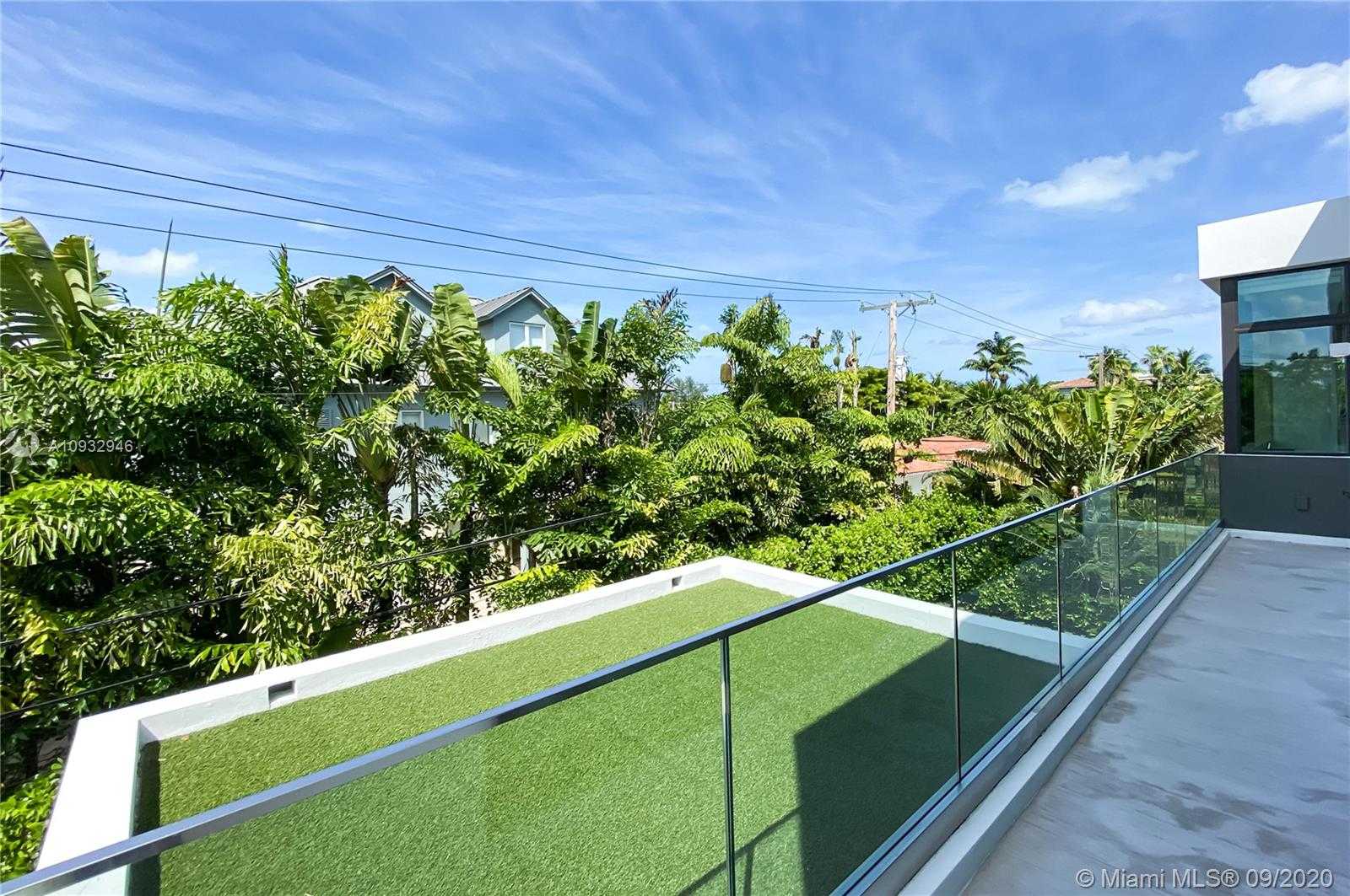 Small Image of 151 BUTTONWOOD DR, Key Biscayne Number 22