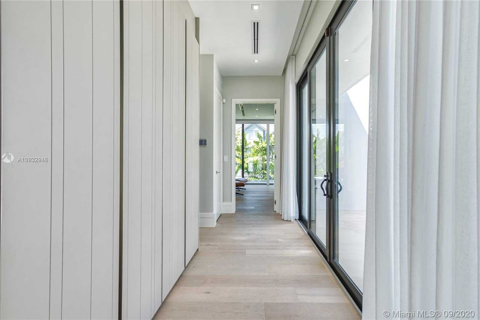 Small Image of 151 BUTTONWOOD DR, Key Biscayne Number 24