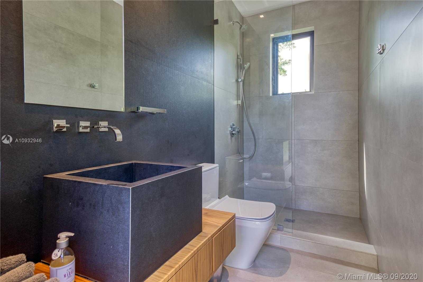 Small Image of 151 BUTTONWOOD DR, Key Biscayne Number 26