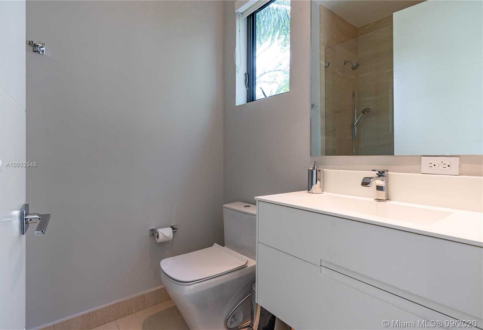 Small Image of 151 BUTTONWOOD DR, Key Biscayne Number 28