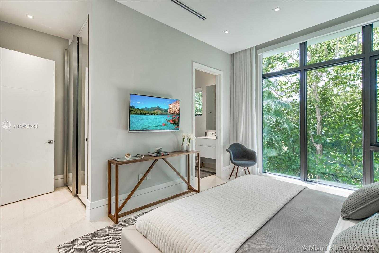 Small Image of 151 BUTTONWOOD DR, Key Biscayne Number 29