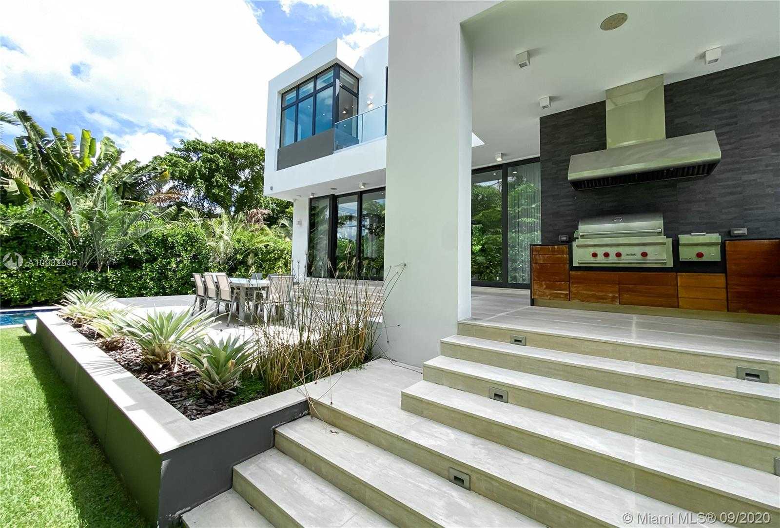 Small Image of 151 BUTTONWOOD DR, Key Biscayne Number 47