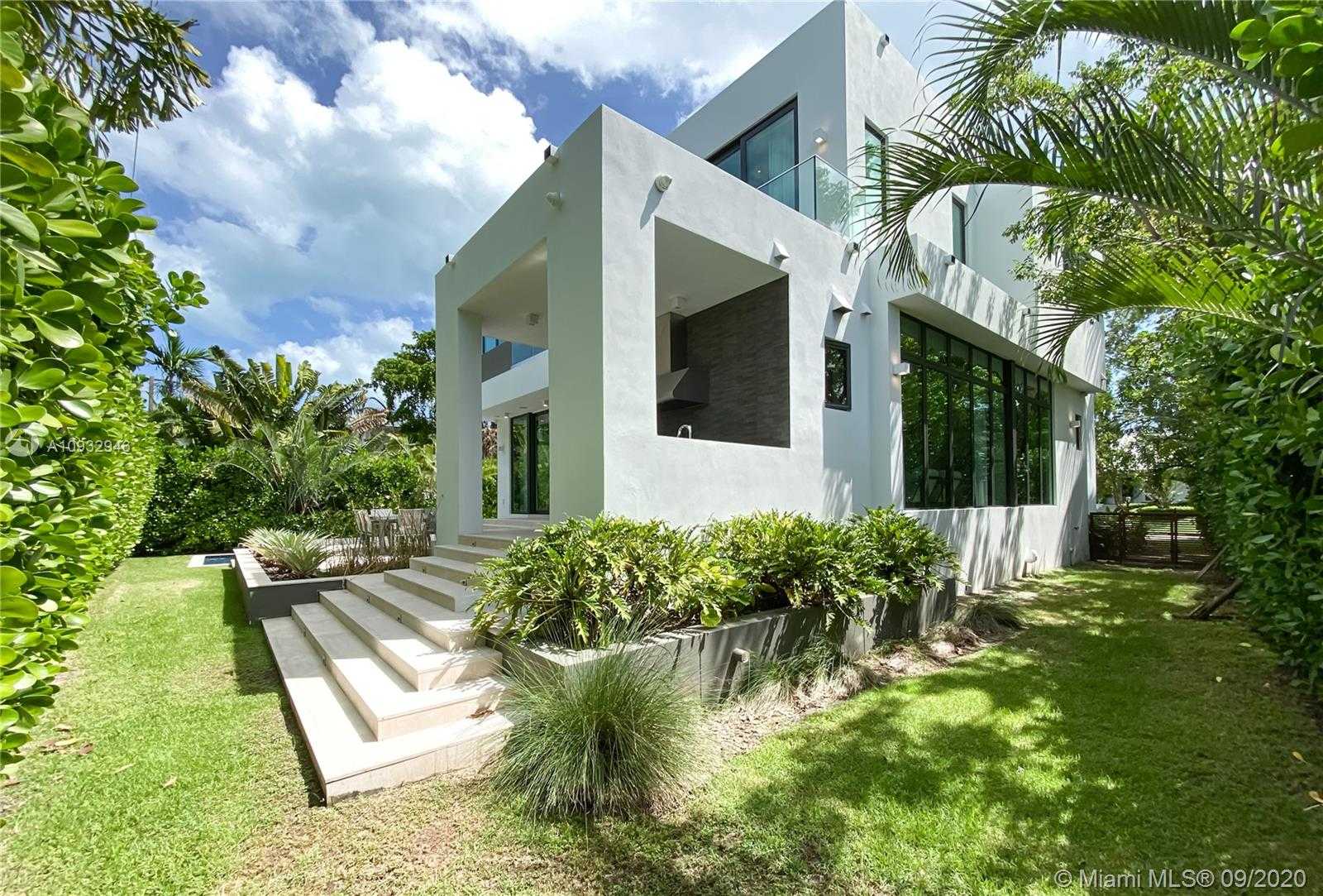 Small Image of 151 BUTTONWOOD DR, Key Biscayne Number 48